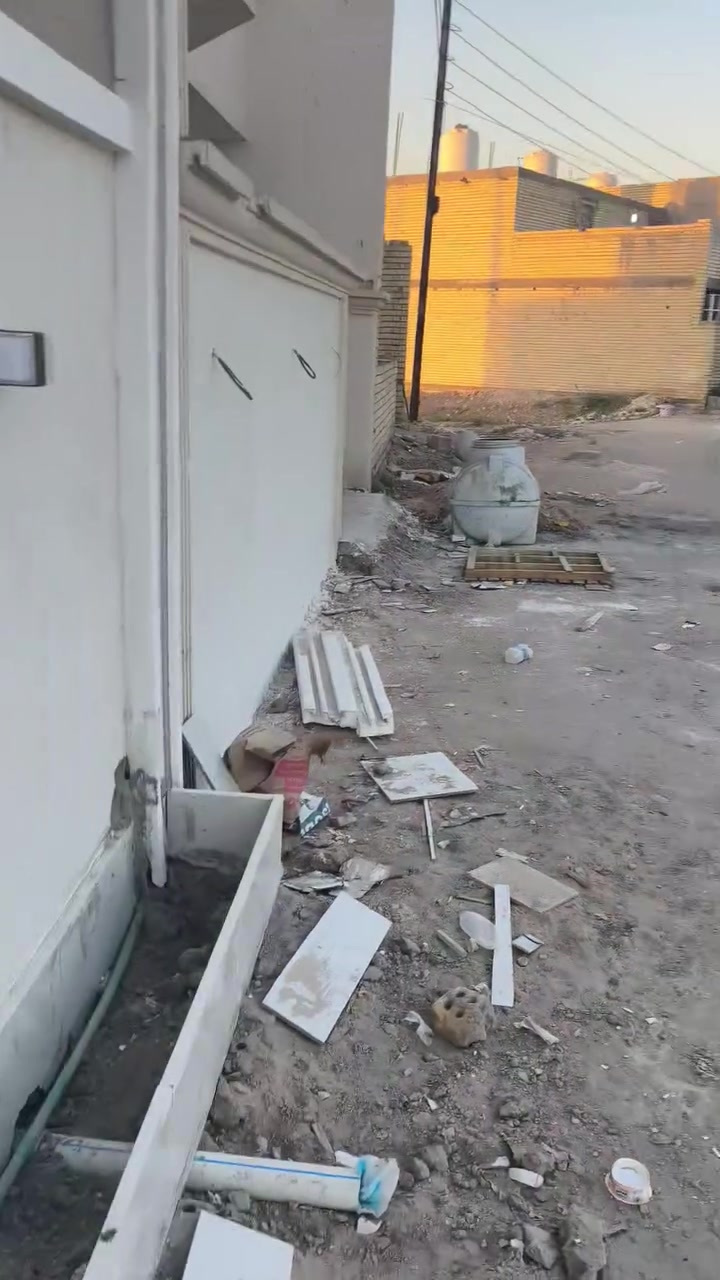 السلام عليكم بيت 50متر طابو سند 25الدوره هورجب خلف افران الزيتون بيت جاهز للسكن خدمات كامله ماء كهرباء نت ضوئ تحويل شركه للستفسار التصال على ***********
