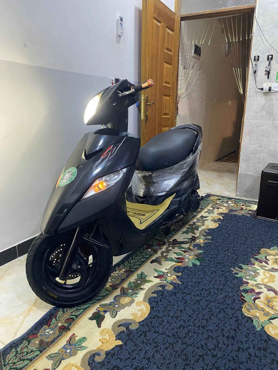 السلام عليكم ثعلب 140 الدراجه صارلها شهرين نازله من الرمبه الدراجه كدام عينك الله يشهد مكينه خرسه مراوس ب سكنس نضيفه او للبيع سعرها 850 الاستسفار ***********
