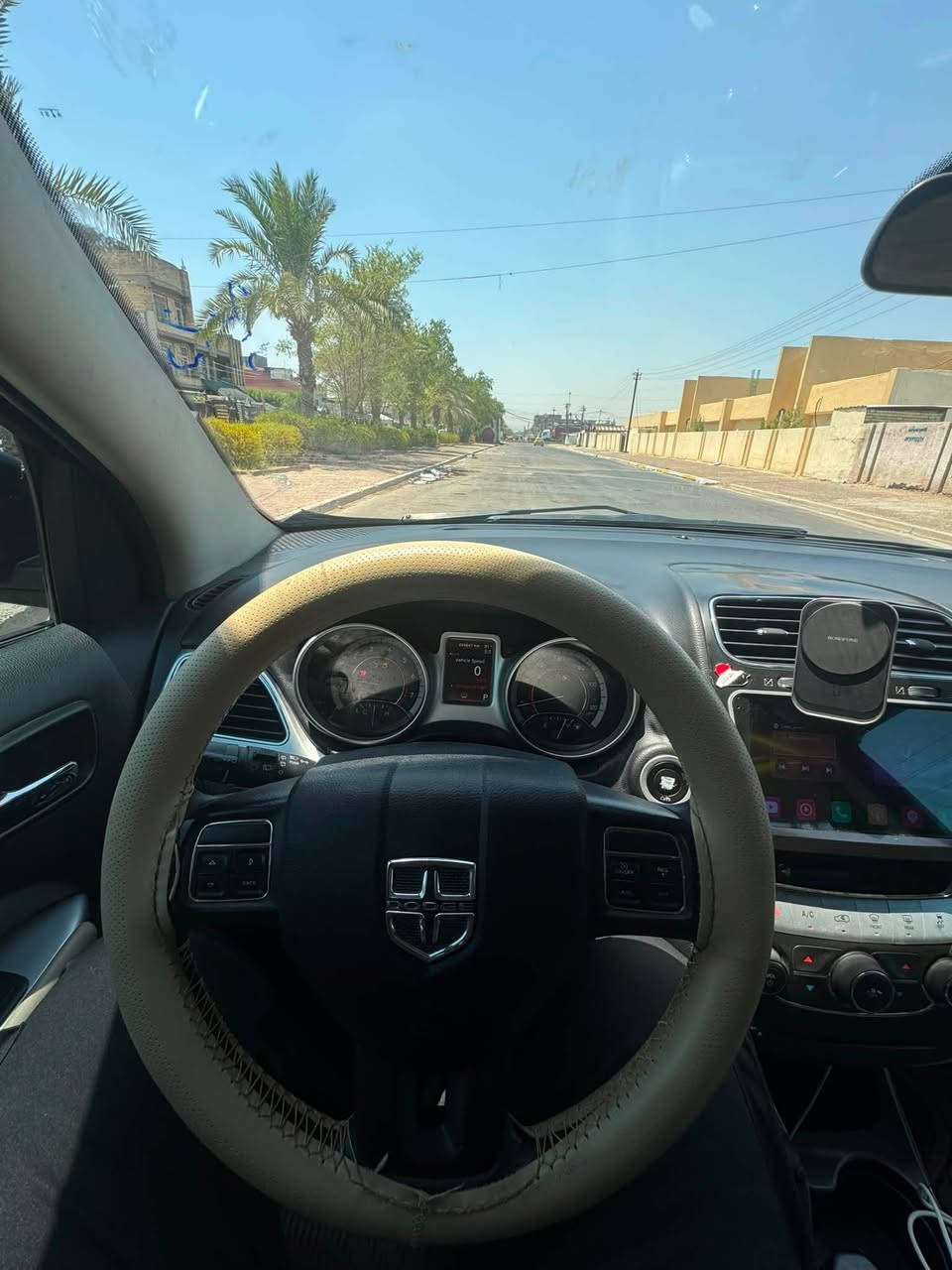 السلام وعليكم دوج جورني ٢٠١٧ sxt ٣.٦٠٠
سياره بأسمي رقم اربيل
حادثها موضح بالسونار 
تبيريد جديد ثلج
صدر امامي خلف جديد قبل شهر سويته
٣ قطع تبريد 
٧راكب 
مكانها ام الكبر والغزلان
***********

