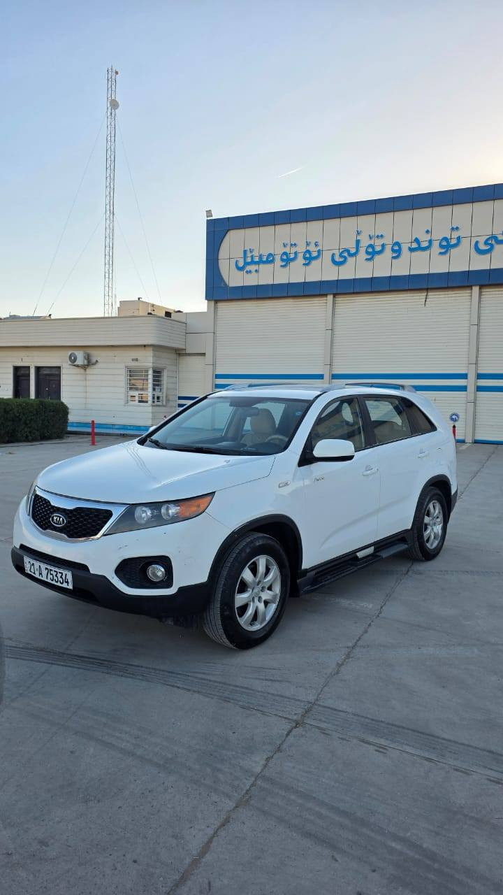 كيا سورينتو 2010 رةقم سليمانية 
محرك ٤ بستون خليجية بدون صبغ بدون بارد سيارة لوك سنةوية مجدد گير محرك شرط مكان سيارة بكلار صونةر موجود ***********
