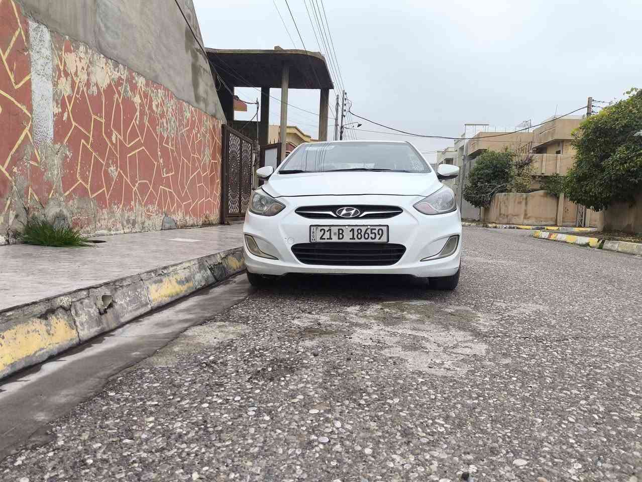 هونداي اكسنت 2011  محرك 16 حجم الكبير بدون ضرر بدون صبغ مابيها نقص برغي سياره جديده مال بيت بجم وخلف كبس سياره كلين شرط تحويل مكاني كركوك ***********//// ***********  السعر 115$ وبيها مجال
