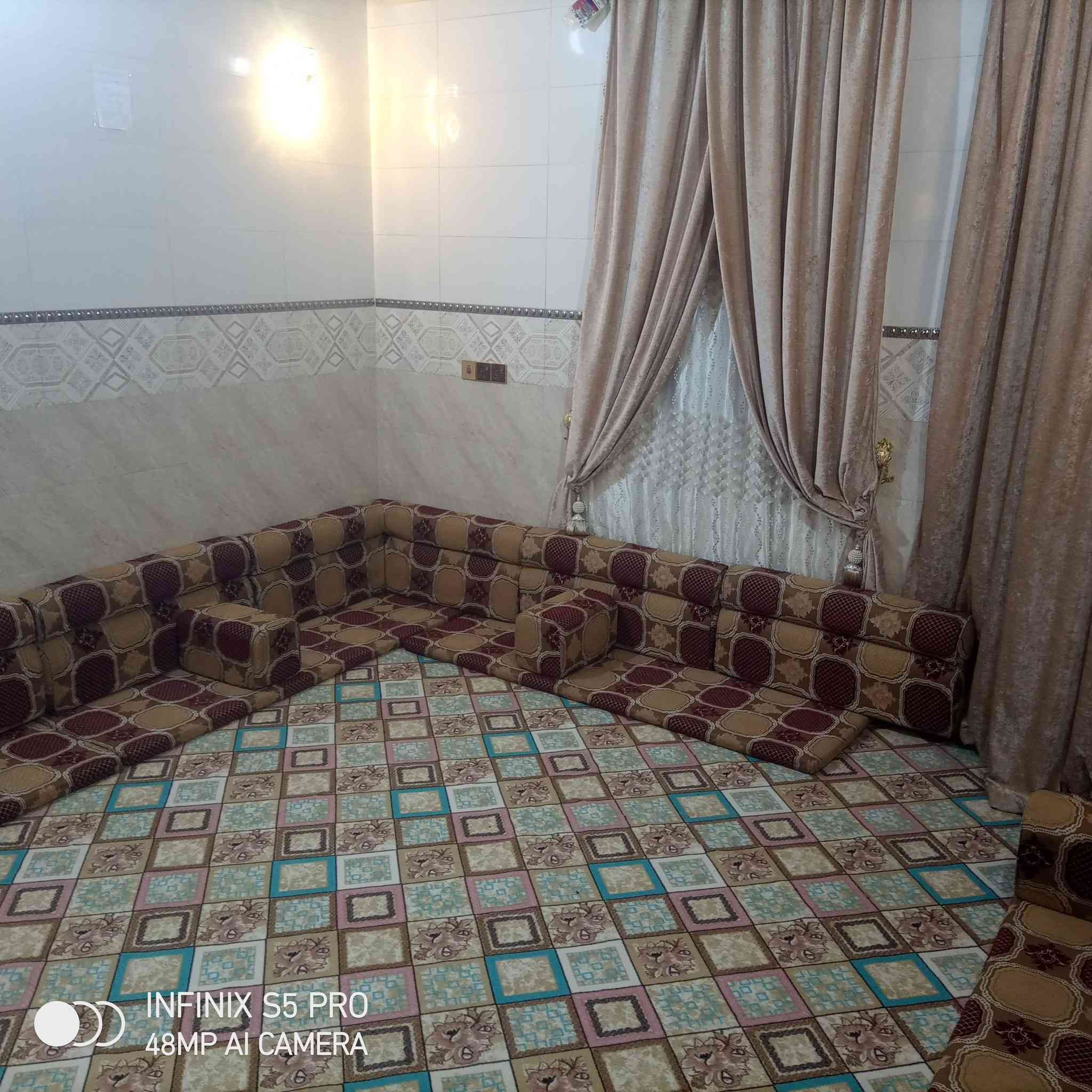 السلام عليكم ديوان عربي 14 متر مصار اله سنه من مشترينا مفروش قليل السعر 350 وبي مجالم تواصل هذا الرقم ***********
