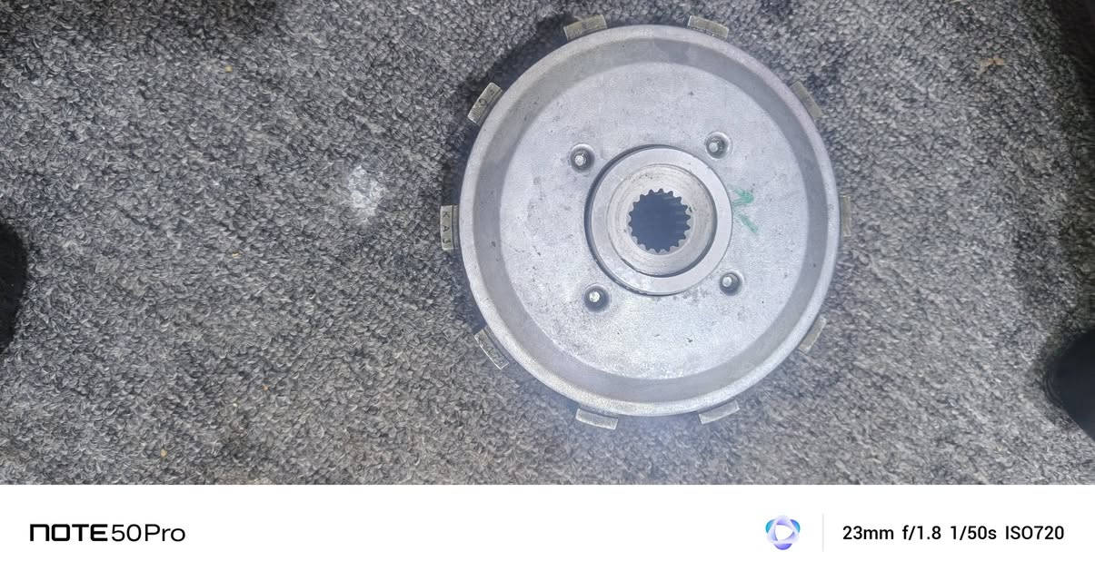 هورنات سيدان اصلي فيشه سوده بعده بشمع ما مقسم رايده 50 والكلجات جدد شركه ما شادهن ولقران  اي خلل بيهن يرجعن الكلجات اريدهن ب20 عنواني بصره موفقيه ***********
