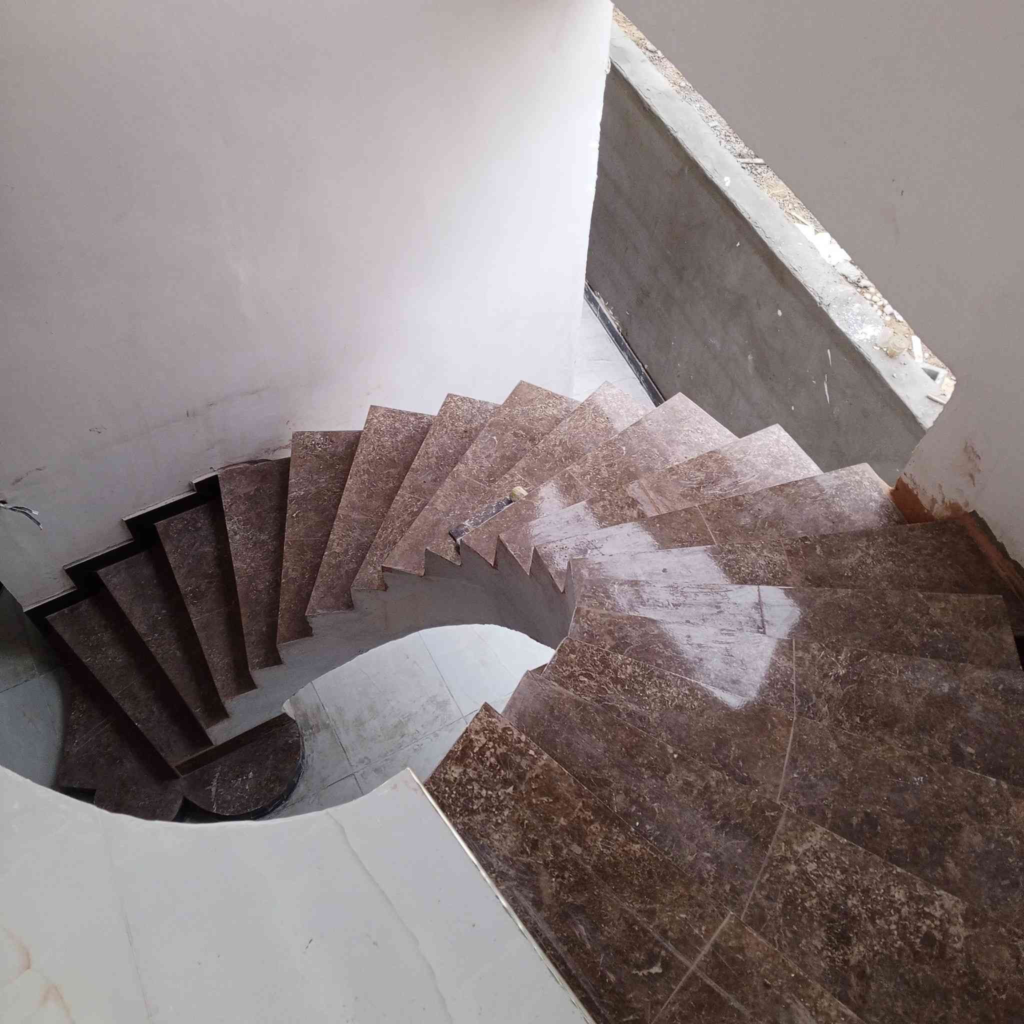 دار البيع في سيف سعد القمانيه حي الكراد خلف الشقق قرب مانزيخانه عين شمس المساحه 250ملك صرف  شارع تبليط السعر 65 وبي مجال رقم الهاتف ***********
