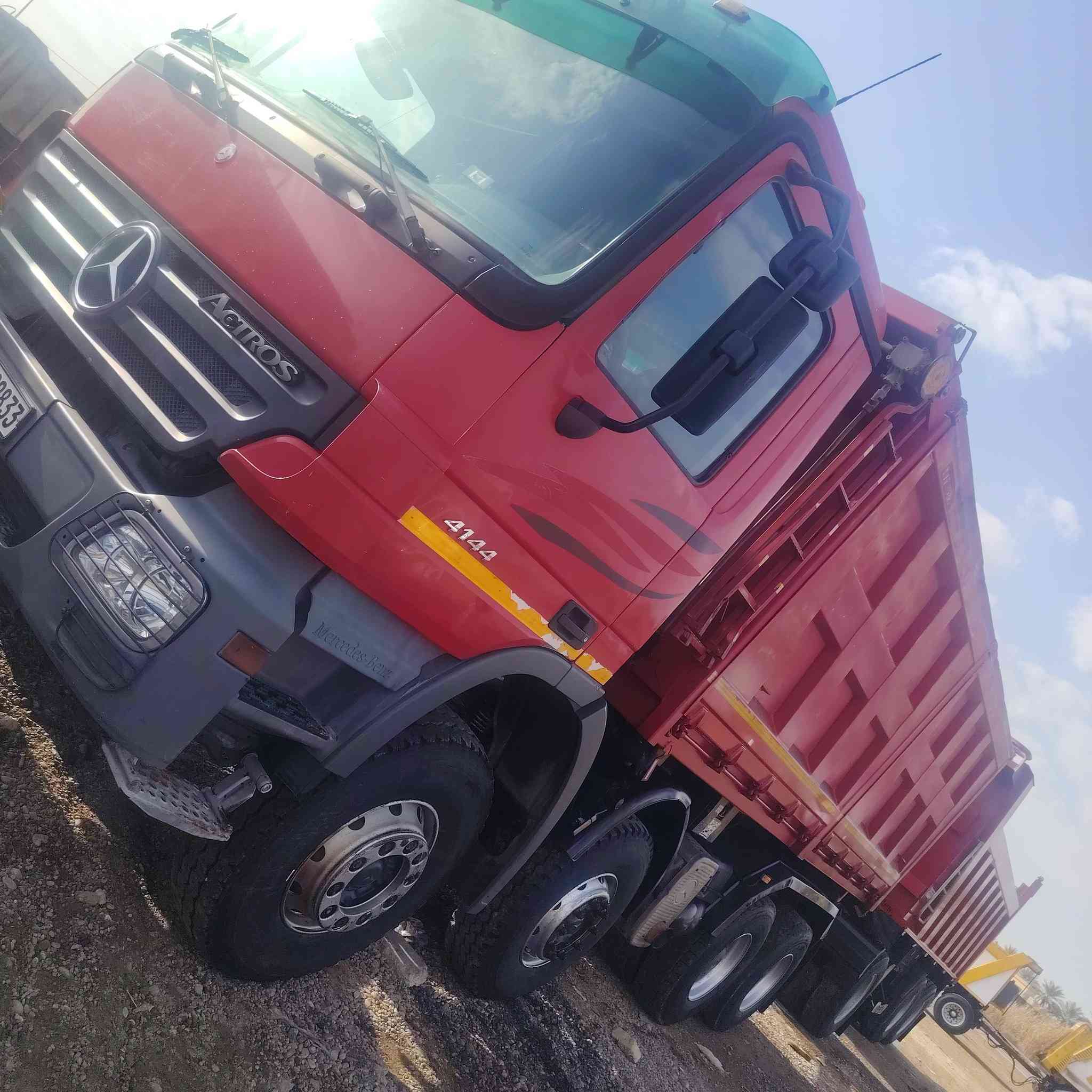 للبيع قاطره ومقطوره ٢٠٠٦ ايطاليه مربوطه ٣ لوحات رقم اربيل حجم ٤٤ ٤١ مكينه شاصي قماره مكفولات عربانه حمزه ناهي ٢٠٢٢ للاستفسار لاتصال ع رقم ***********
