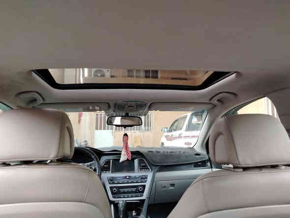 السلام عليكم 
هونداي سوناتا 
موديل 2017
فول مواصفات 
فتحة سقف سلايد روف
كشن كهرباء وهيتر 
شاشة كبيرة شاشة اعطال 
حساسات 
كامرة دوارة 
رادار جانبي 
كشنات جلد 
شاشة اعطال 
السيارة جاهزة للاخير ماناقصها كلشي ماشية 84 
حادثها فقط جاملق سكن وربع البنيد 
السعر (135) وبها مجال بسيط 
مكانها بغداد الراشدية 
رقم الهاتف  (***********)
