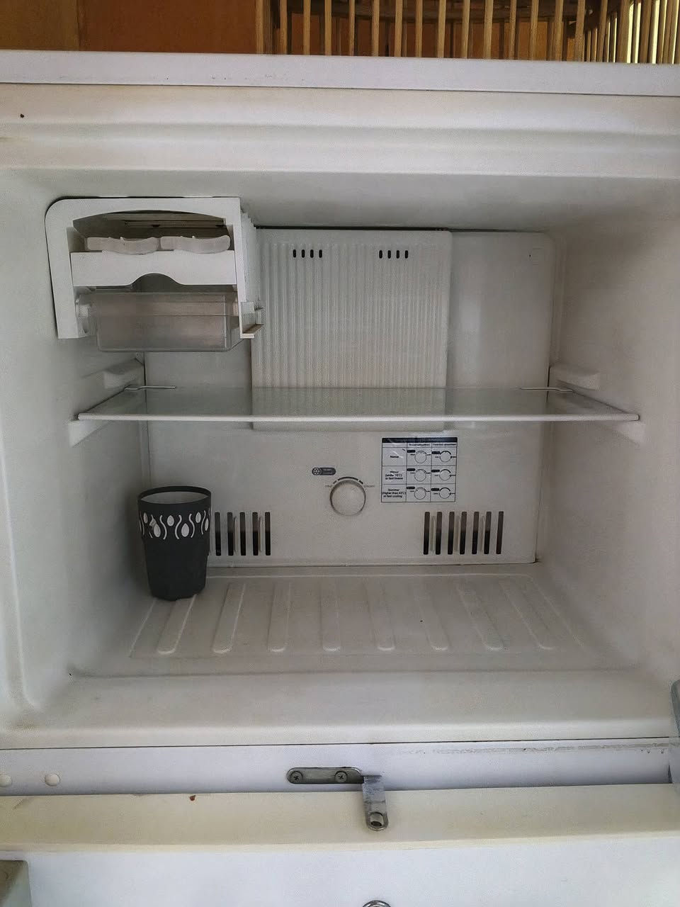 السلام عليكم ثلاجه تبريد ثلج ونضيفه ثلاجه كلش حلوه مكاني ناصريه مركز رقم. ***********
