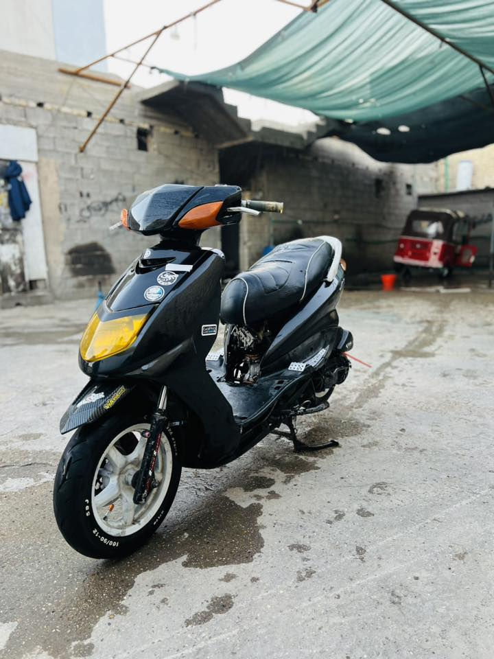 سلام عليكم سكنس نثيه للبيع او مراوس مكينه بلاديه بوشه مال سكنس لد بيهة تزويد خفايف شغاله نكره هندر وسلف عل بصمه بس بيهة كلجات تعبانه السعر 400 وبيهة مجال بسيط مكاني الدوره ابو دشير ***********
