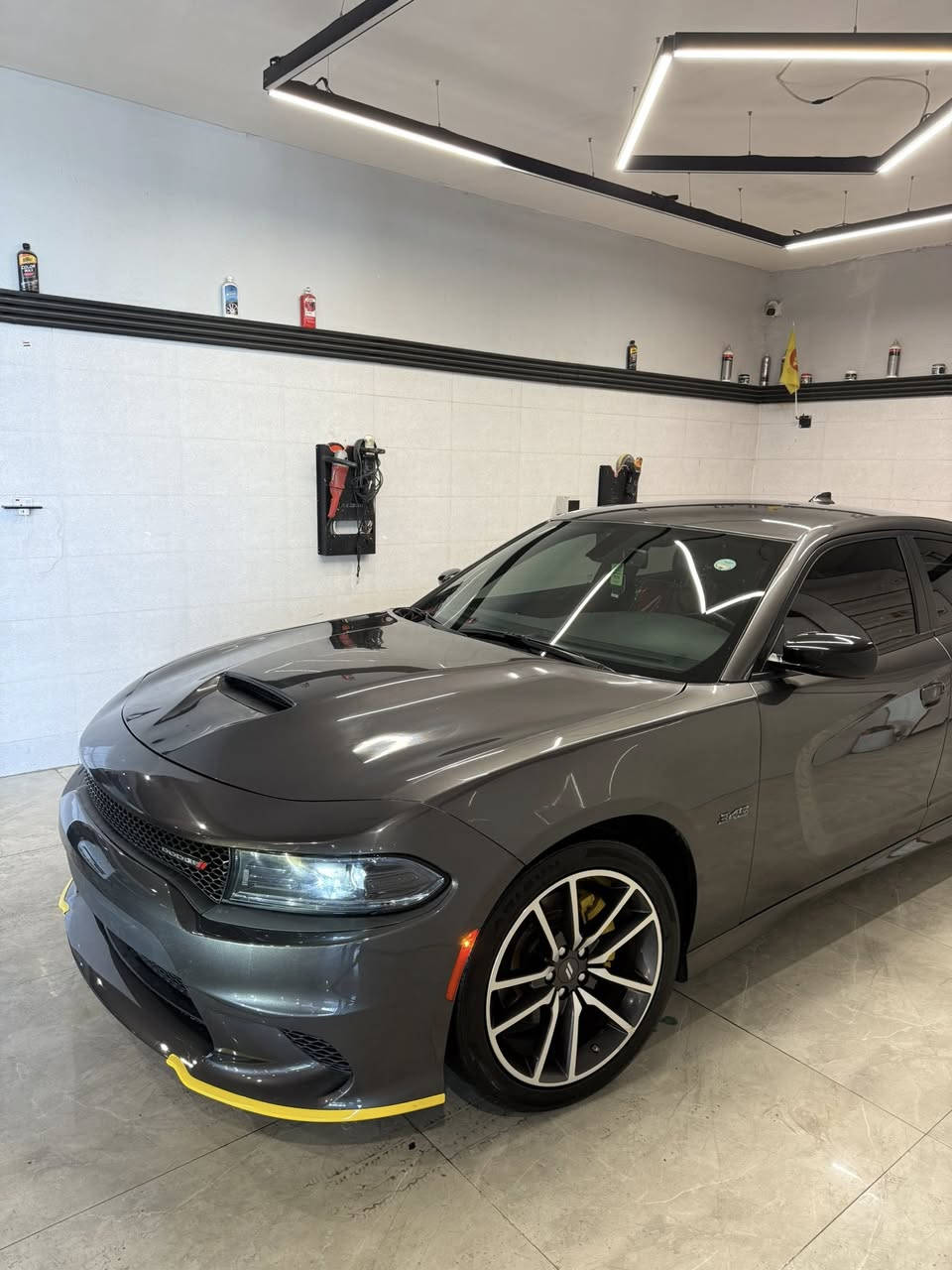 دوج چار جه ر موديل ٢٠٢٣  RT  V8
سيارةبدون رقم تترقم شمالي فقد
كاتي  ٣شهر عندك مجال الرقم سياره
بيهة جاملغ و بونت سبخ بدون ايرباگات 
فول معدل فتحة مابيهة سياره داخل احمر
السعر رقم موبايل موجود 

***********📞كورك +واتسئاب
