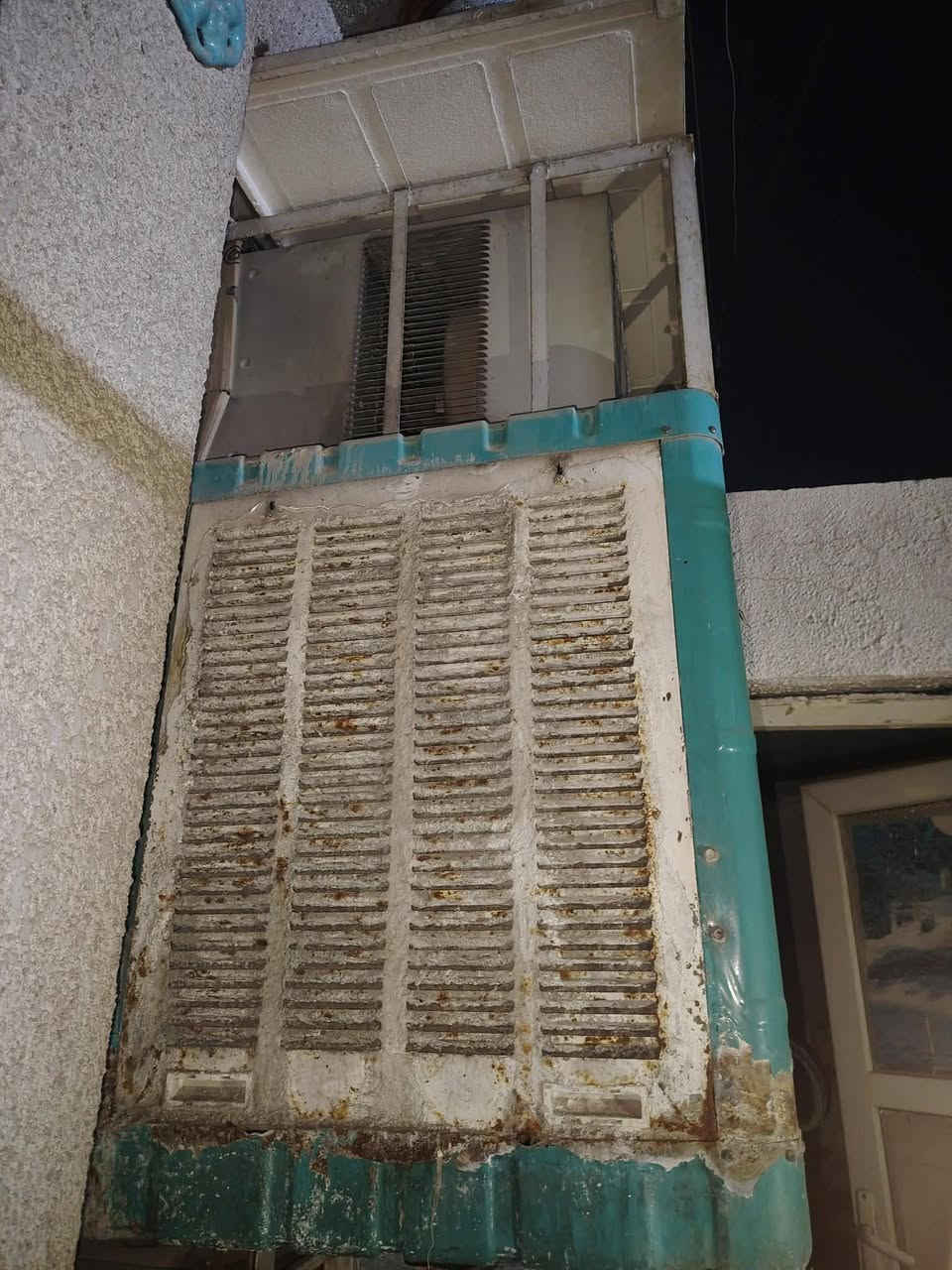 مجمدةحجم كبير شغالة مكيف عدد ٢ شغالات بس واحد يفصل نص تخم حلو ونضيف كلش ميز طعام نظيف مبردات شغالا برفاب كاملات بايسكلات مولد ودراجه شحن شغالات بس متروك وتنور وباقي اغراض أيضا اتصال أو مراسلة واتساب ***********
