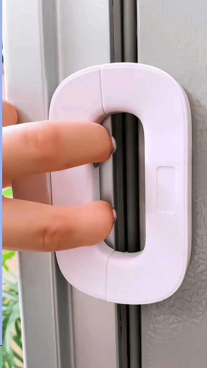 🧒✨ احمِ أطفالك من المخاطر داخل المنزل بسهولة!

قفل أمان ذكي للثلاجات والخزائن يمنع الأطفال من فتح الأبواب دون إشراف.

تركيب سريع وبدون حفر بفضل لاصق 3M القوي والمضمون.

تصميم أنيق ومتين يناسب جميع أنواع الأثاث والأجهزة.

يُفتح بسهولة من قبل الكبار فقط – أمان تام براحة بال.

مثالي للمنازل، الحضانات، والمكاتب لحماية إضافية.

🔐 حل بسيط وفعّال لحماية أحبّائك الصغار كل يوم! المدائن, بابل


**إذا كنت صاحب هذا الإعلان وتريد حذفه لأي سبب، رجاءا أرسل رسالة إلى الدعم الفني**