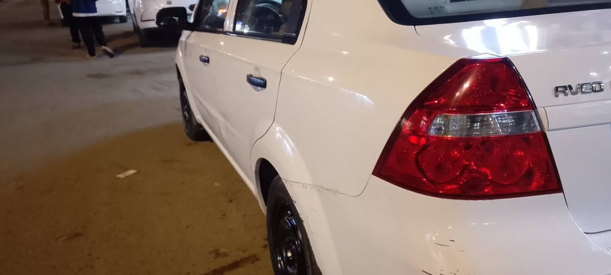 افيو موديل 2009 خليجي  الشركه العامه سياره كفاله من الصبخ ولمعجون حته دعاميات بدون صبخ بيه طغطغات موضحه بالصور 
سياره ع وضع الشركه كلشي بلادي مابيه كل نقص سياره واكفه اسنين مامشتغله كله بلاديه 
السعر 72
العنوان بغداد 
الاستفسار رقم الهاتف ‏‪***********‬‏
