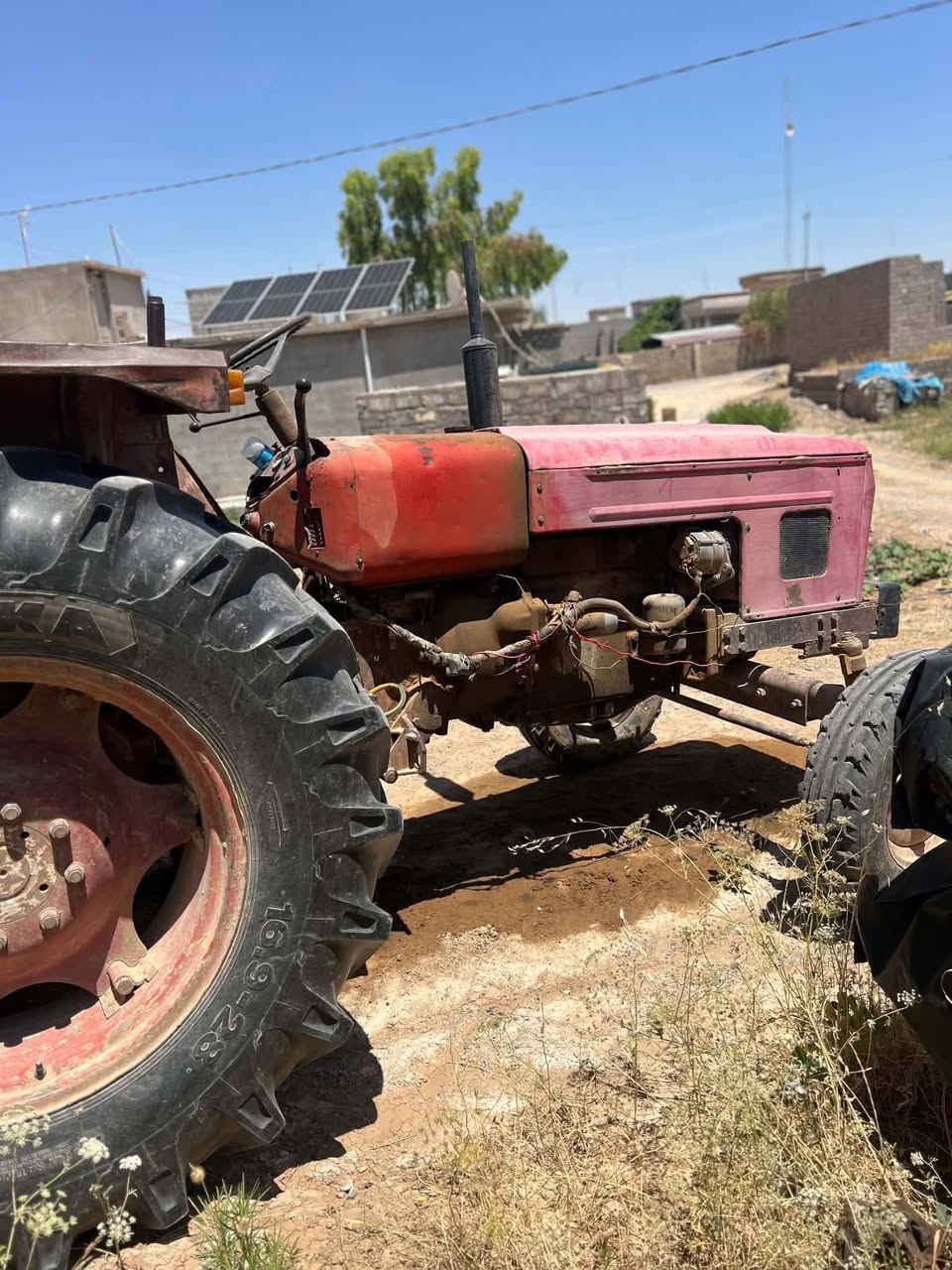 السلام عليكم تركتر للبيع گير ومحرك شرط اكسل شرط هيدرولك شرط ستيرن باور تواير نص عمر السعر 4مليون ***********
