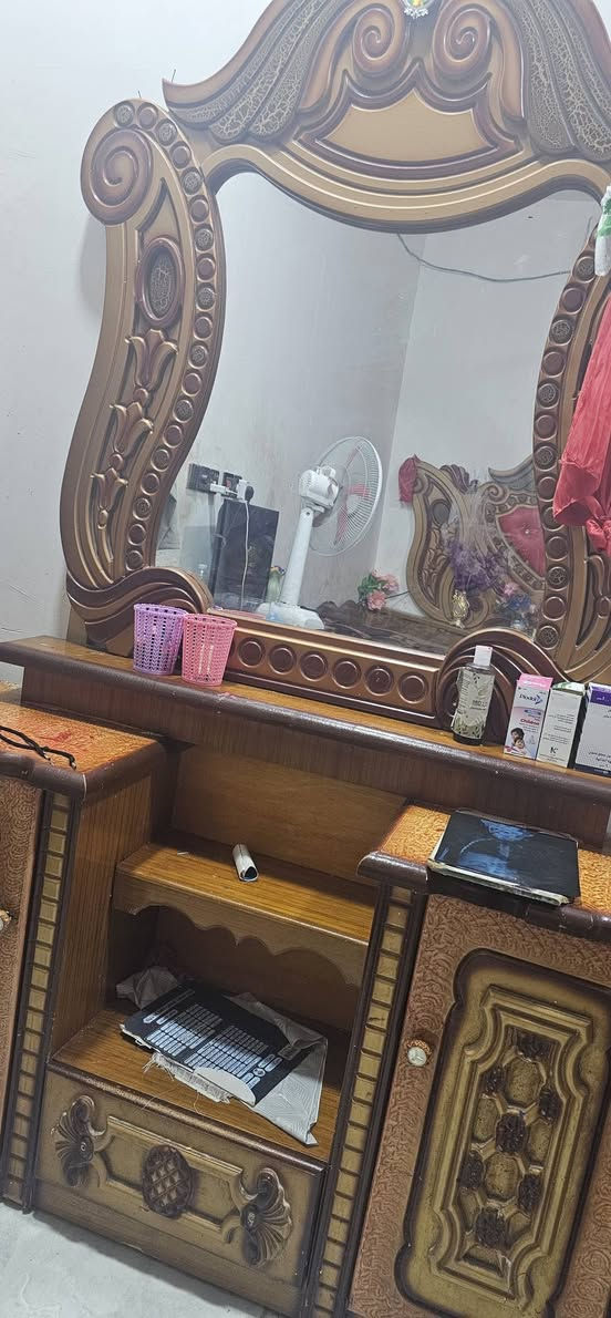 غرفة البيع خشب صاج مكان ناصرية حي سبل سعر ٧٠٠ الف  ***********
