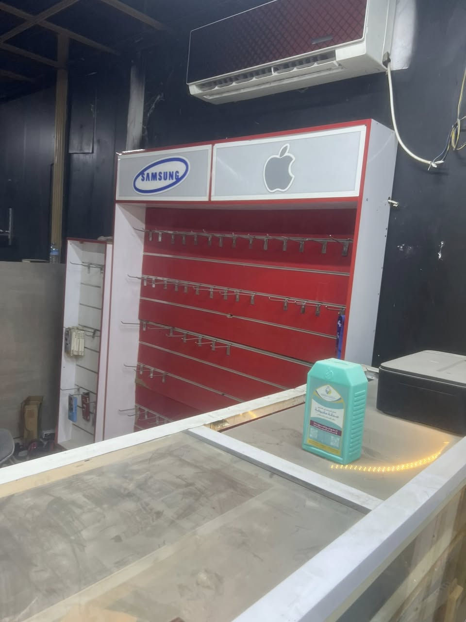 السلام عليكم
غراض محل موبايل كاملة لبيع 
المراسلة او الاتصال ***********
