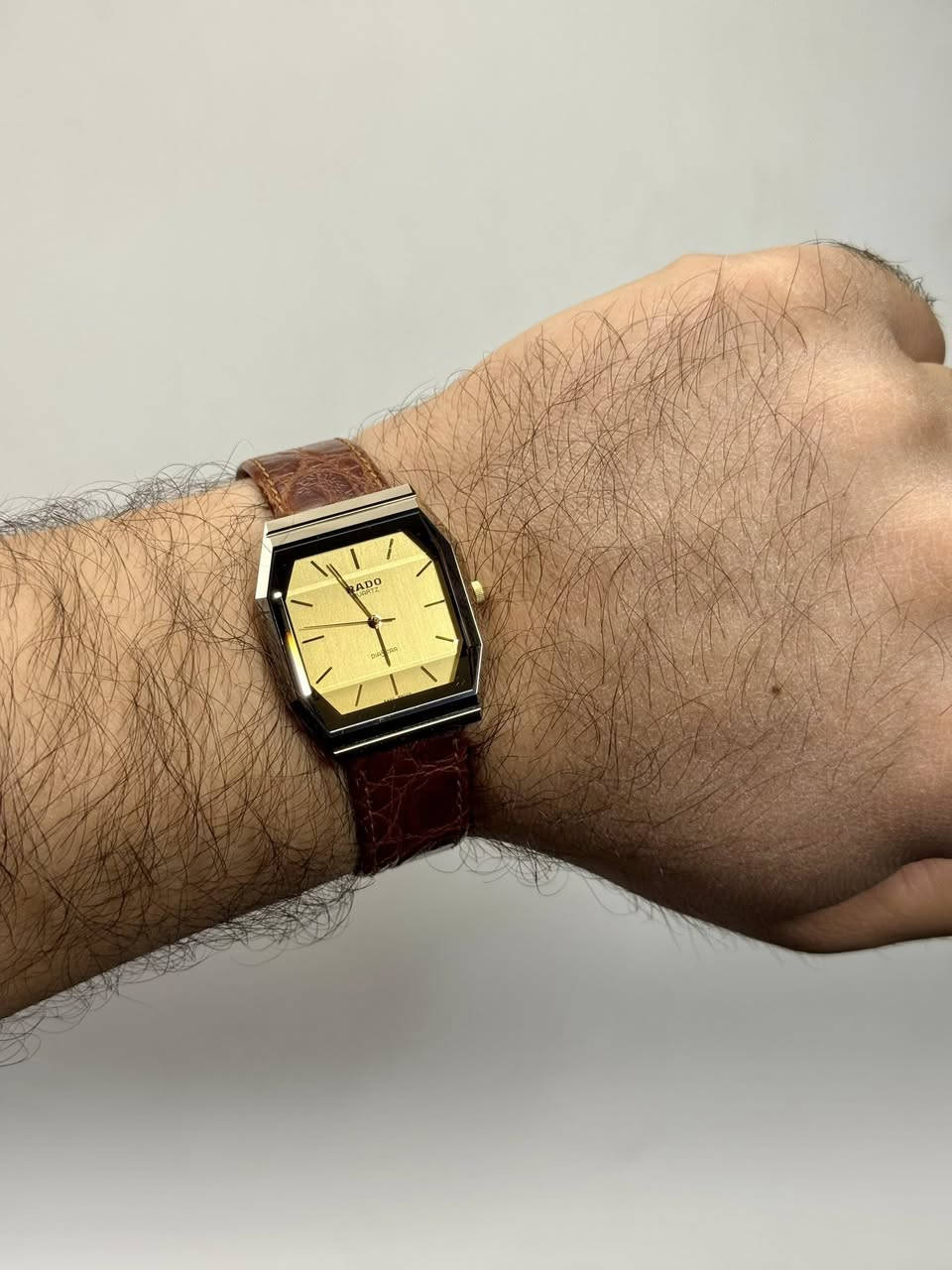 RADO Diastar 1970
جديدة لوك شمع غير مستخدمة (بدون مرفقات) بنسبة نظافة ممتازة
السير بلادي كامل مع أمكانية إضافة السير الجلد 
- القطر 34*30
- زجاج مضلع
- طلاء ذهب بالكامل
للإستفسار مراسلة الصفحة ، يوجد توصيل الى جميع محافظات العراق
(نتعامل بالساعات الأصلية فقط)


**إذا كنت صاحب هذا الإعلان وتريد حذفه لأي سبب، رجاءا أرسل رسالة إلى الدعم الفني**