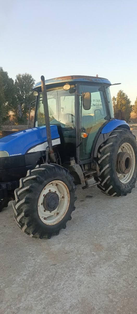 نيوهولند حجم 95 موديل 2012 سنويه رقم اربيل الشراي يتصل على رقم *********** مكان واسط الكوت المزاك السعر 23مليون وبيها مجال
