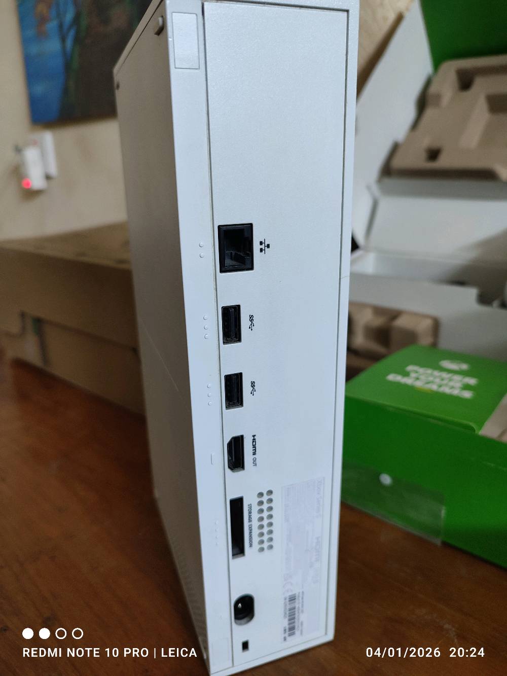 اكس بوكس سيريس س ٥١٢ مستخدم ٦ شهور ما مفتوح نضيف جدا
يو بي اس فاربر ٨٥٠ مستخدم ٤ شهور
كيم سير جي سفن اس اي لكن واير غير اصلي بس تشتغل ميه ميه
بطاريه لليده 1200mah مستخدم شهرين 
البكج كله ب٤٠٠ وبيه مجال لل ٣٨٠ الف
مكاني بغداد الكرخ حي الجهاد 
واتساب ***********
