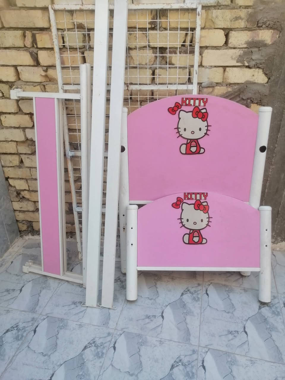 للبيع ثلاجه نظيفه كلش السعر 180
وسرير طفل ب  50
للاستفسار ***********
