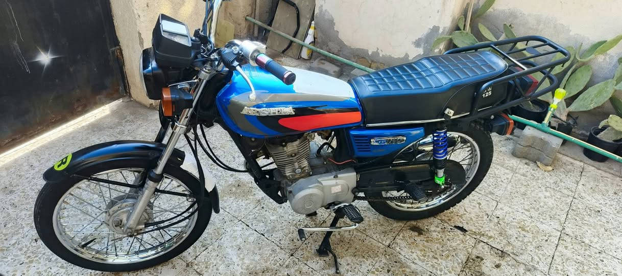 السلام عليكم دراجه لبيع ارشا 14 بلادي كلهة مو تعمير وراق اصولي  دراجه خير من الله  شلعه موعدل مكينه 1 اول فتحة الهة تايرات زوج جدد ما نقصهة اي شي مكان كوت حي الجهاد قرب جامع الصادق خاص مفتوح وستفسار ***********
