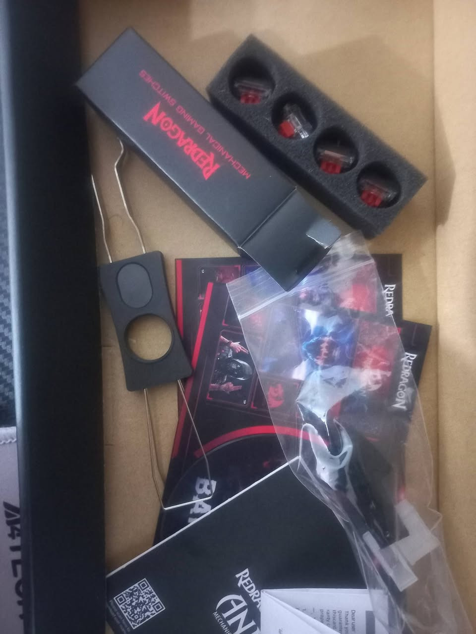 شلونكم حبايب 🌹 لحد يسال خاص بس الشراي عندي 3 قطع اعرضهن للبيع وكل التفاصيل والسعر كدامكم
(شاشه: سامسونك G4 بحجم 27 وفريمات 240 سعرها
250 الف) 
(ماوس:ريدراكون m711-2  الDPI(12,400) سعره 20)
(كيبورد:ريدراكون k614 RGB ويه كامل ملحقات العلبه سعره 30)

للعلم كل القطه استعمال اقل من 9 اشهر سبب البيع لان بعت البيسي وماحتاجهن كراتينهن وغراضهن وكيبلاتهن كلهم موجودات مثل الجديد بالضبط 
مكاني النجف والي يريدهن كلهن اداري بالسعر


**إذا كنت صاحب هذا الإعلان وتريد حذفه لأي سبب، رجاءا أرسل رسالة إلى الدعم الفني**