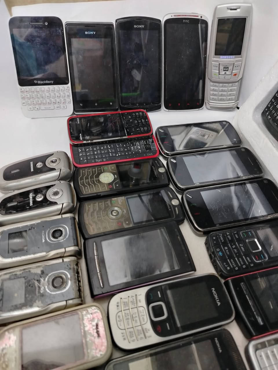 اجهزه متنوعة نضيفات مامفحوصات بيهن شغالات وبيهن نقص بس ابيعهن شي ع شي القطعه ع👈15 الف👉 من 5 اجهزه وفوك واذاكلهن شلع ع👈10 الاف👉سعر نهائي


**إذا كنت صاحب هذا الإعلان وتريد حذفه لأي سبب، رجاءا أرسل رسالة إلى الدعم الفني**