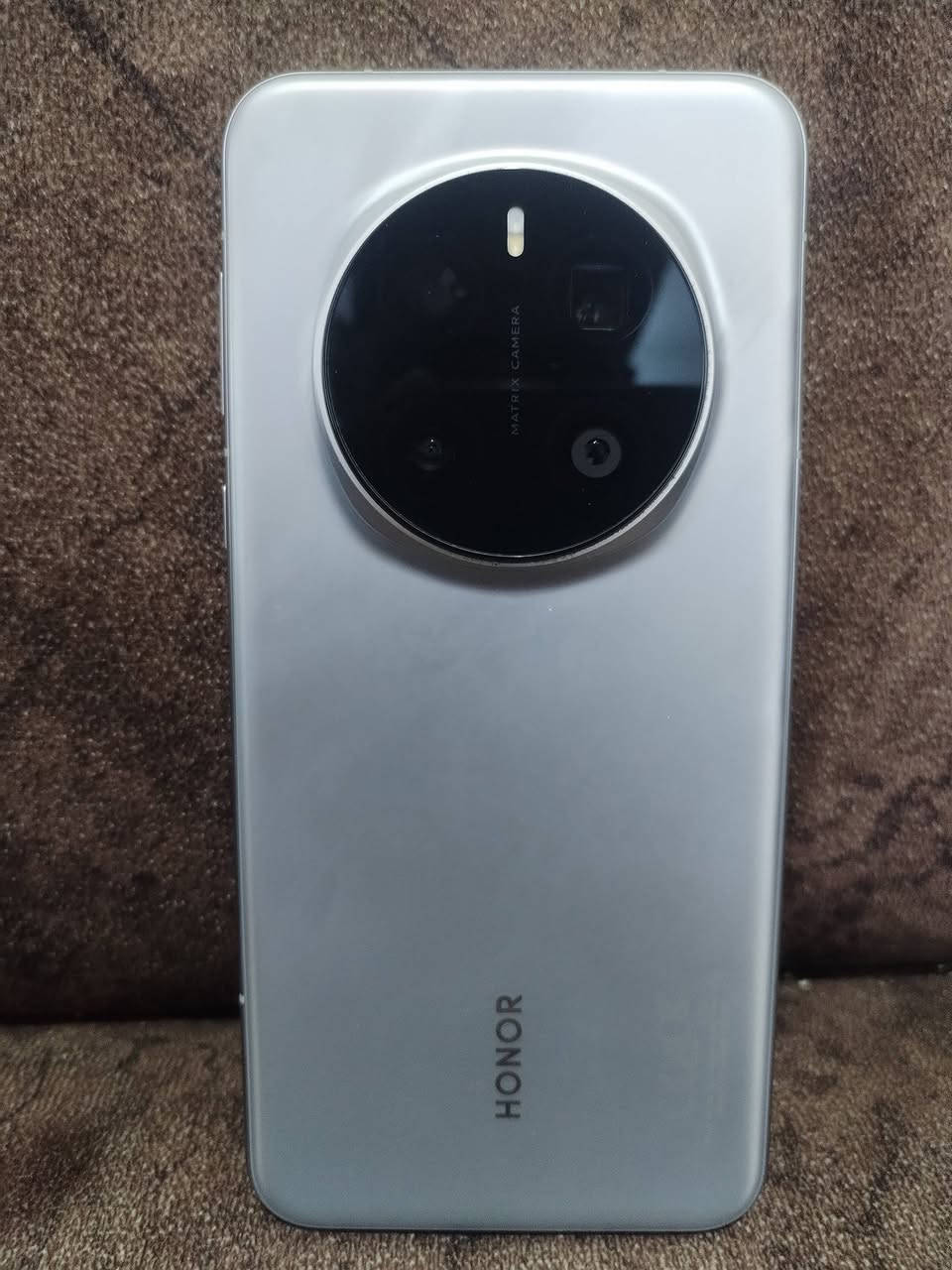 السلام عليكم ورحمة الله وبركاته هونور ماجيك 7برو جهاز نضيف شاحنة ممفتوحة للبيع جهاز جديد مجرد مشتغل اقل نص ساعة كامل ملحقات السعر مليون و100 وبي مجال 
هذا رقمي ***********
