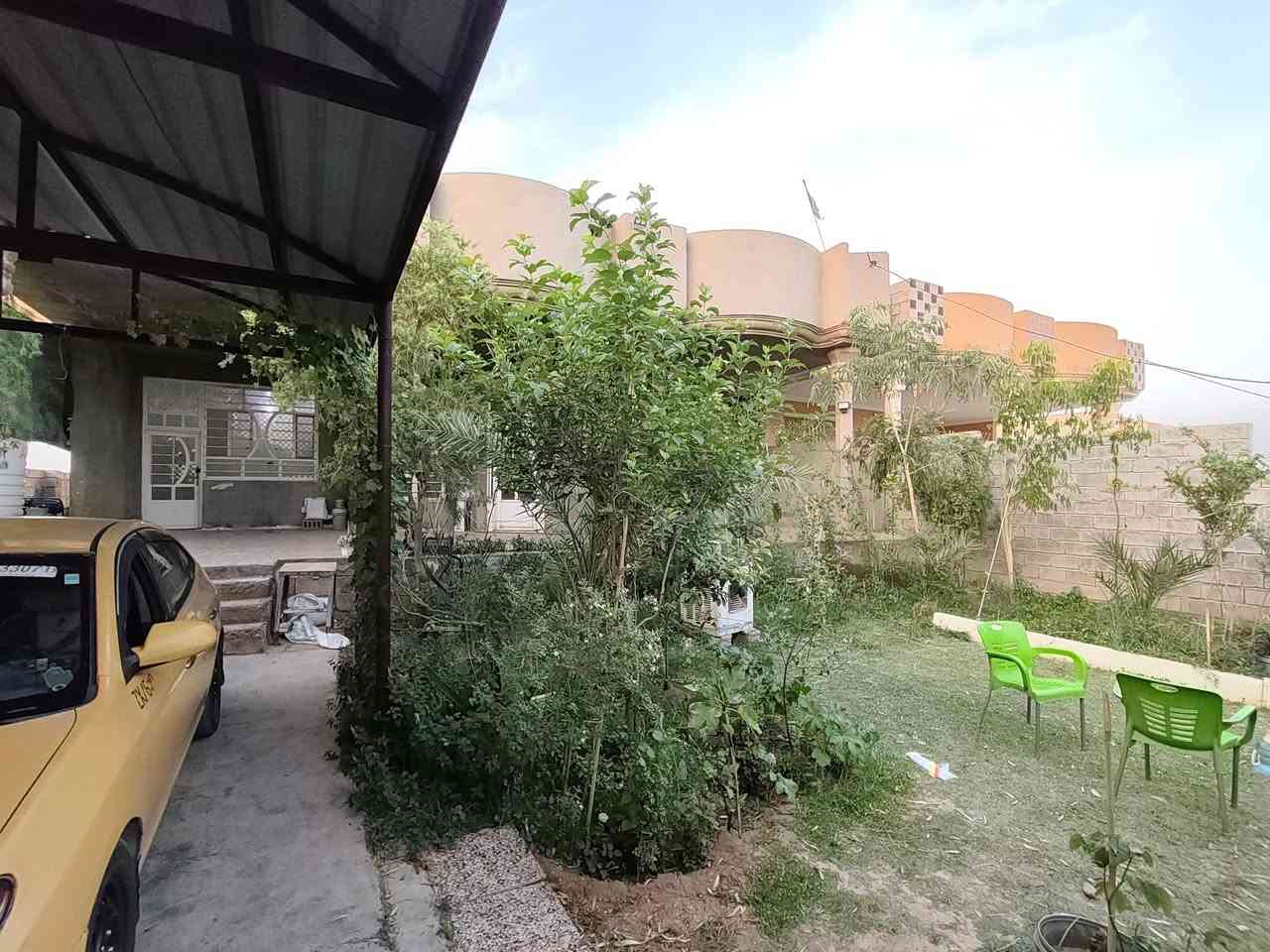 بيت مساحته 450 م للبيع او المراوس يحتوي على غرفتين نوم و استقبال و صالة و مطبخ اضافة الى حديقة كبيرة و كراج سيارة السطح  مغلف بالكامل بالايزوكام الحديث المانع للحرارة و الرطوبة بالاضافة الى قطعة بجانب البيت مساحتها تقريبا 150 متر و اقل
العنوان :-  تقاطع الوجيهية خلف محطة اللمحة المشيدة (محطه فوزي) و مجاور مدينة الالعاب الجديدة
للأستفسار التواصل على الواتساب
***********

@الجميع
