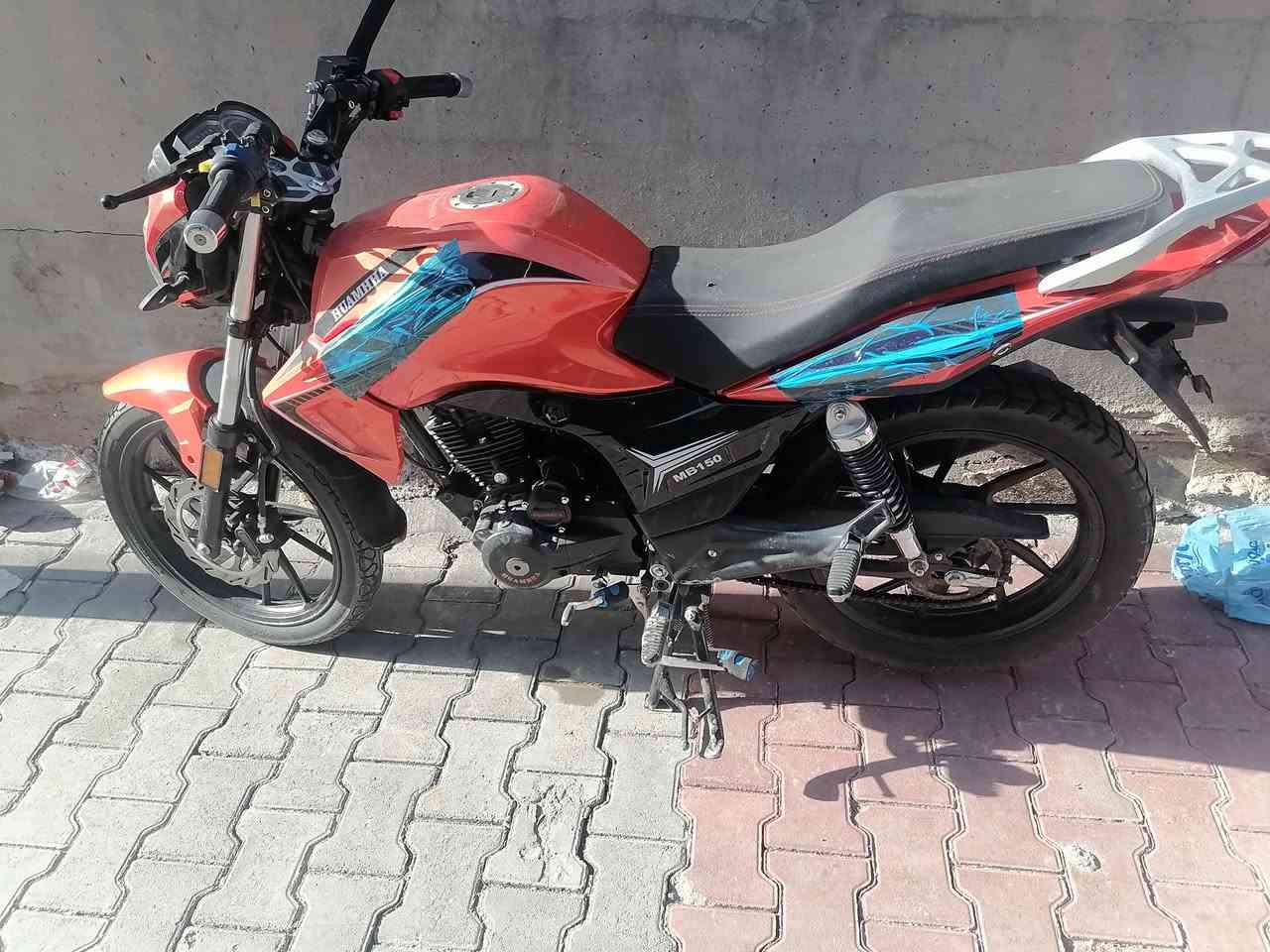 يالله
للبيع دراجه هيومه موديل 2022دراجه حلوه وجديده اي نقص مابيه كامله من كلشي كهربيات كله شغاله  أوراق منفيس دراجه جديده تجي وتشوف بعينك مكاني الرمادي التأميم ٨ شباط سعر ٧٠٠وبيه مجال مو شراي لا تعبني متواجد خاص ***********
