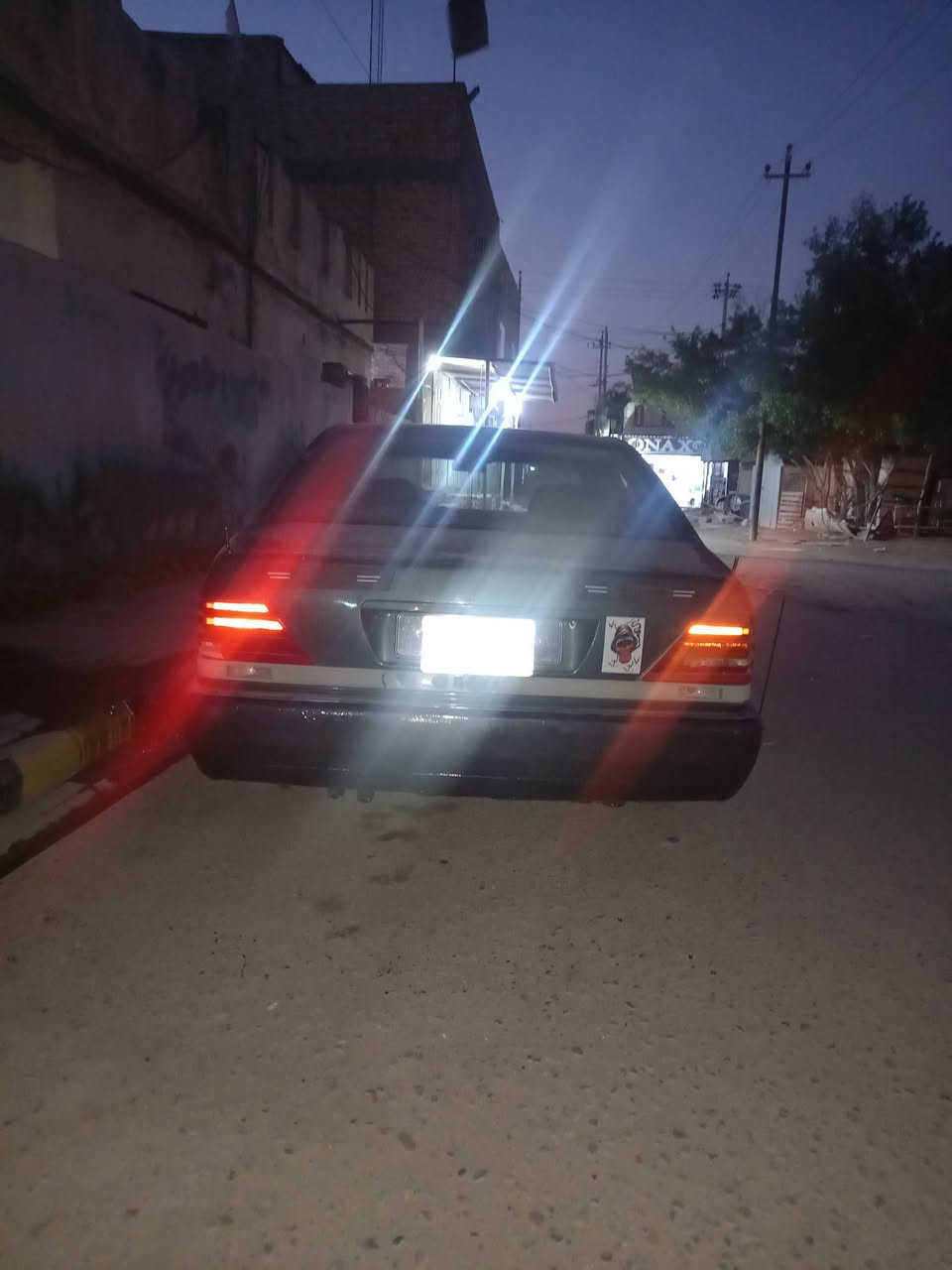 السلام عليكم 
سيارة مارسدس شبح موديل 92 حجم 300 بغداد خصوصي مكينه راس الثور سياره جاهزه شغاله سعر 35 وبي مجال رقم الموبايل واتساب ***********

