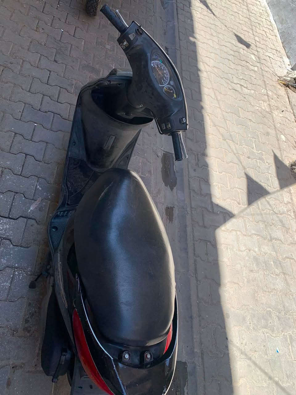 السلام عليكم شباب للبيع بريز نوزل ياباني خطين فحل دسك كله مختمه محرك ناعم حيل لايت زنون كهربائيات كله شغاله دراجه جديده وشلعه قويه اوراقه كامله السعر 800 الف وبيه مجال كراده ***********

