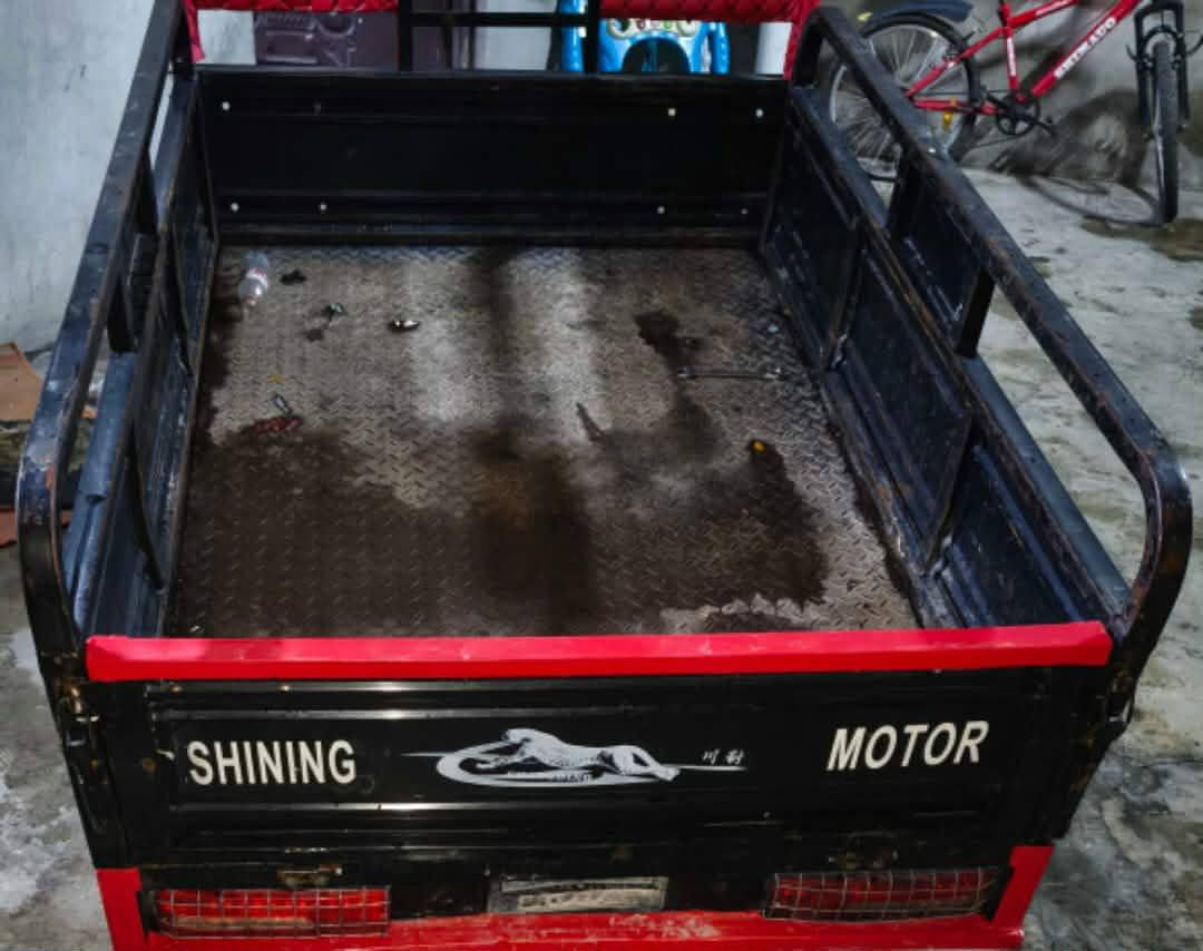 سلام عليكم شباب عندي هذا البودي للبيع كل عيب مابي بس شدا لا خياس ولا صبغ شرط بس اشده بودي تكمه شراي تعال خاص او اتصل وحياتي للجميع ***********
