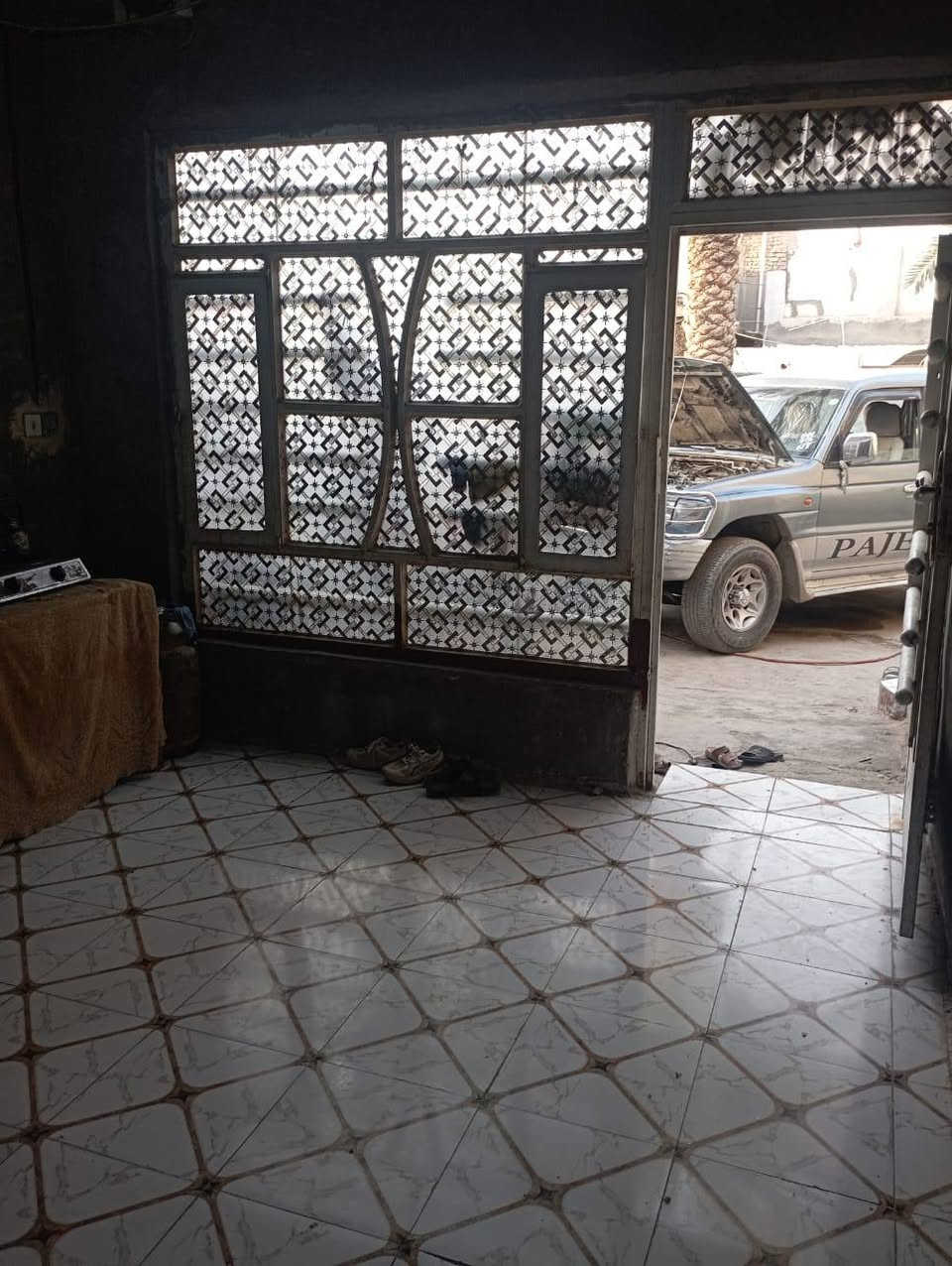 بيت للبيع طابو صرف مساحة 150 
مكان الحمزه الغربي حي العسكري شارع الحسينه خلف أبو انور المختار بيه ستقبال ومطبخ وصاله وغرفه وحمام داخلي الاستفسار ***********
