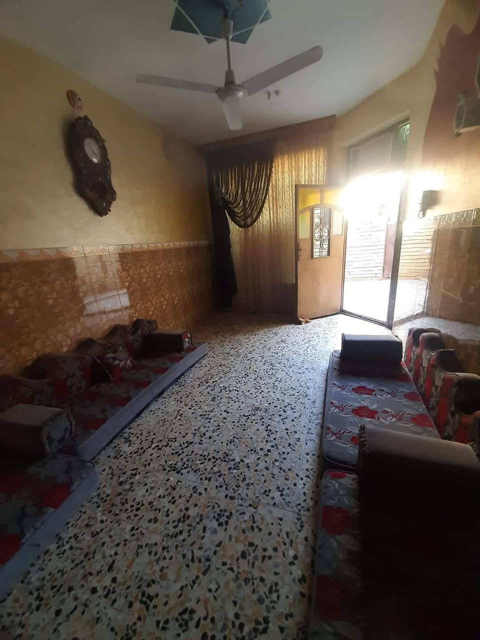 بيت للبيع منطقة الغرير نهاية حي اور مساحه 100متر قاطين يحتو على 3غرف واستقبال السعر عل الخاص  *********** رقم بي واتساب حالين البيت موجر
