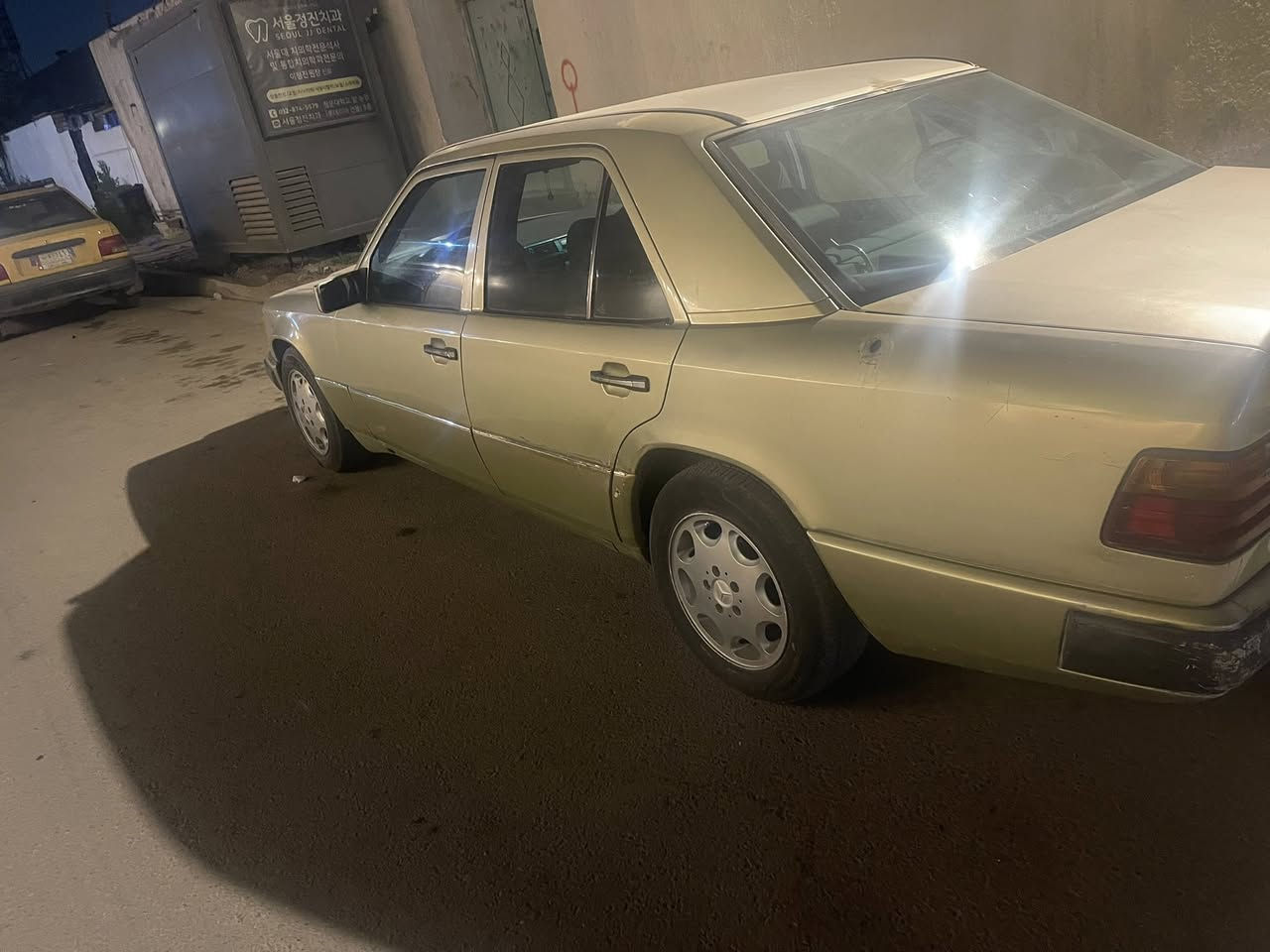 سلام عليكم
مارسدس دب موديل 86 بغداد بأسمي سنويه لغاية 31 مكينه وگير بلاد 300 قبق اسود مكينه بيها تبخير تخم تاير شاده جديد خمسه ويل كب تبريد نقص غاز فقط غرفه كلش نظيفه ماشيه 173 جانت متروكه السياره قواعد دبل وحده بيها تصليح كلش بسيط كهربائيات كامله سعرها (46) وبيها مجال جداً بسيط بغداد حي القاهره ***********
