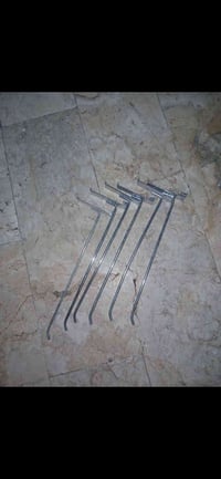 يتوفر هوك حجم ٣٠سم الكبير مستعمل اصلي العدد الف قطعه سعر ٣٥٠ الف ٠٧٨١٧...