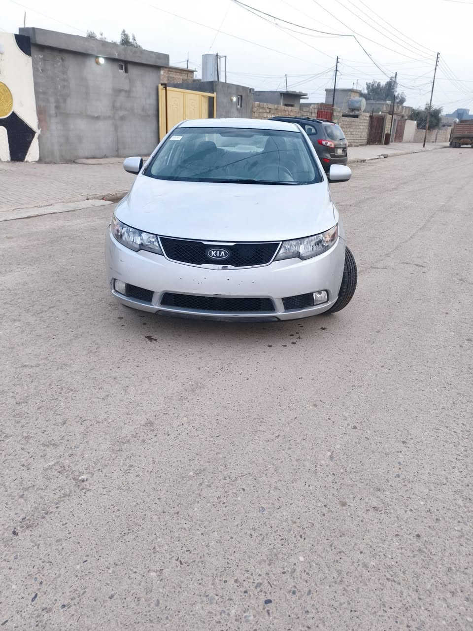 السلام عليكم للبيع سياره كيا فورتي مكصوص كصه جديده موديل السياره 2008 السياره كله شغاله يعوزه شي بسيط مثل بوليش تبريد تدفه فول   السعر 40 وبيه مجال قليل  الاتصال عله الرقم ***********
مكان السياره الشرقاط
