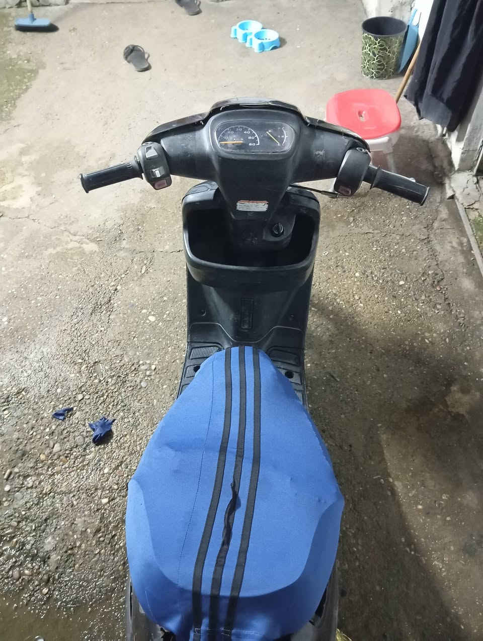 ماطور بوتين للبيع
متروك ما يشتغل شاصي شرط
سعر 90 وبي مجال تك سكريته
مكاني موصل جانب الايمن 
*********** واتساب
