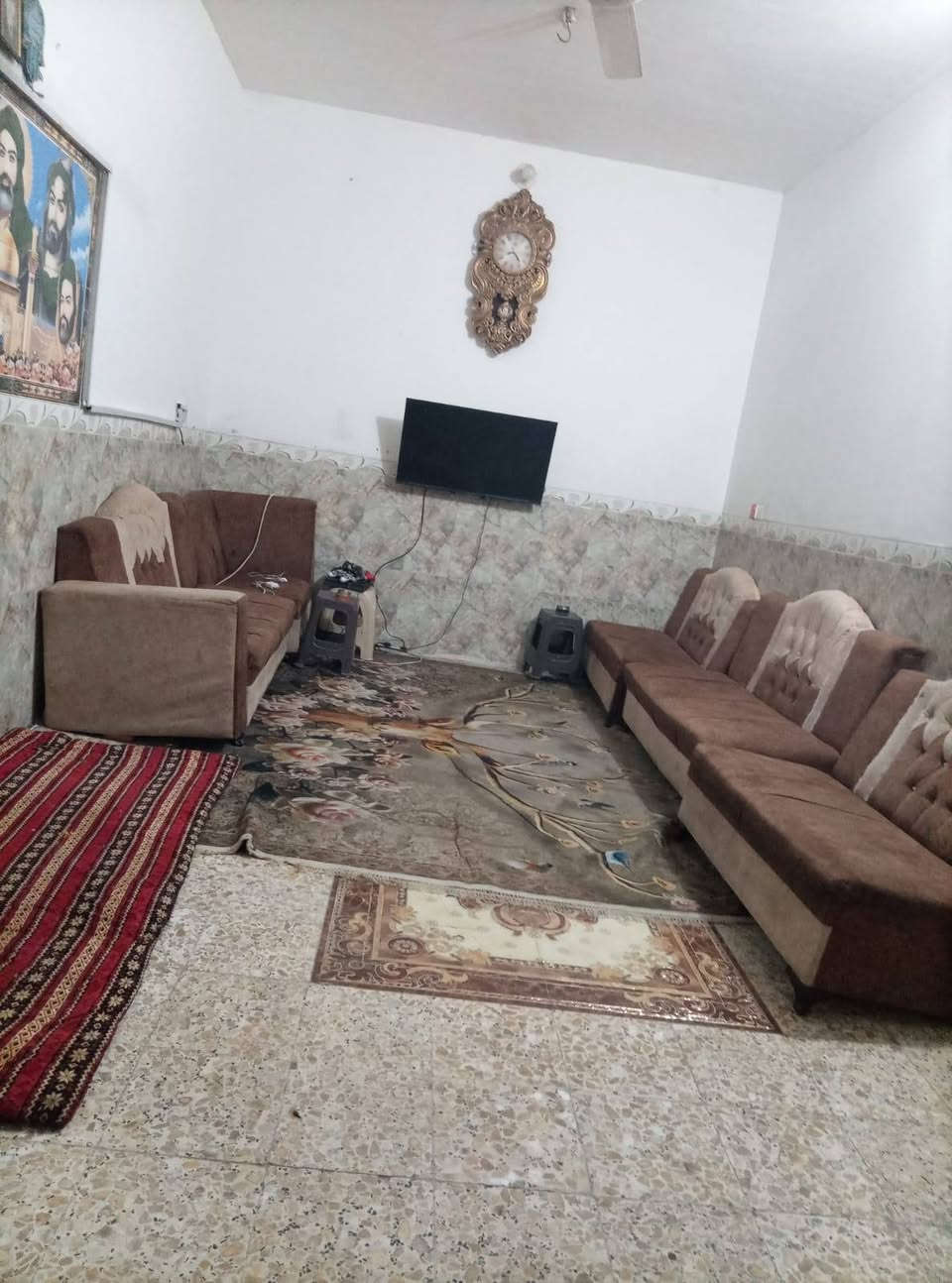 بيت للبيع مساحه 115واقع حال اكبر بناء طابوك طابو صرف البيت متكون من
استقبال
صاله
مطبخ
غرفه كبيره وحده
حمام داخلي داخل المطبخ + منور
طارمه
بيتونه+ سطحين واحد مقابيل الثاني
الموقع: حي بيوض مقابيل حسينية الزهراء قرب مولدة علاء
السعر 54 وبي مجال الرقم: ***********
