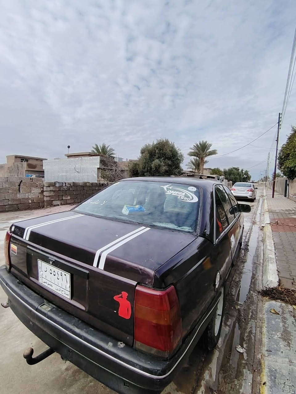 ## 🚗 للبيع: أوبل أوميغا (Opel Omega) موديل 1990

**المواصفات والتفاصيل:**

 * **الموديل:** 1990

 * **الرقم:** صلاح الدين

 * **الوضع القانوني (الأوراق):** واصلة للهزة، المعاملة حالياً واقفة. (أنا أوديك لصاحب السيارة الشرعي وتتفق وياه مباشرة على التحويل).

 * **الضمانات:** أتعهد بشرط (غرامات + سرقة).

 * **حالة السيارة:** شغالة، تمشي، وبشرط الفحص.

### 💰 السعر:

**29 ورقة (2,900$)** وبيها مجال للشراي
او مراوسه مع اوميكا ستيشن


**إذا كنت صاحب هذا الإعلان وتريد حذفه لأي سبب، رجاءا أرسل رسالة إلى الدعم الفني**