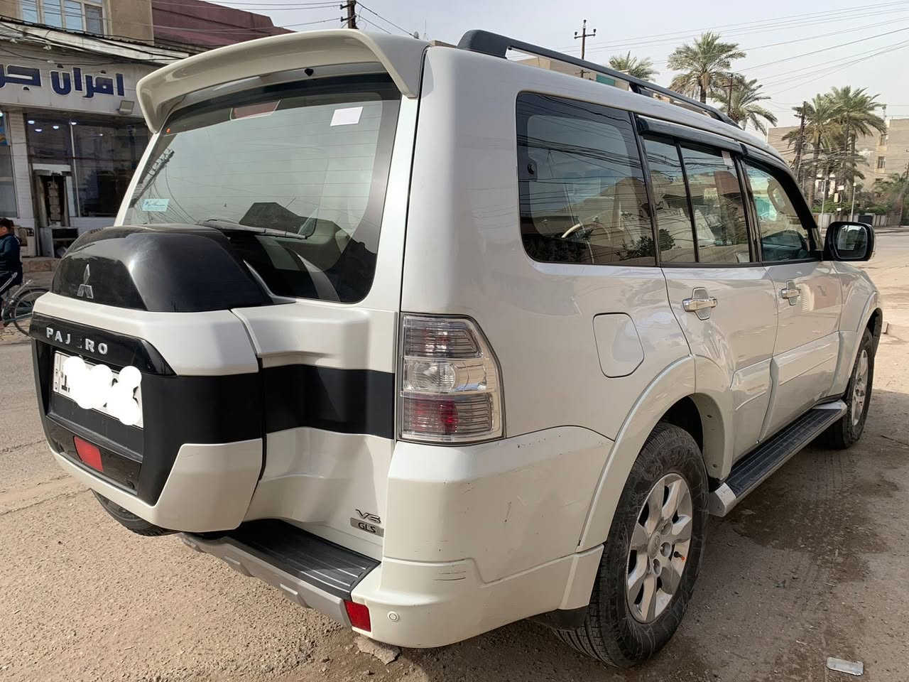 السلام عليكم
باجيرو 2015 حبتور 
السياره فول مواصفات مكفوووله
-جلد
-فتحت سقف(سلايت)
-حساسات
-كامره خلفيه
-محرك3500
فول مواصفات الحبتور
السياره جديده ونضيفه 
تخم تايرات جديد
ادامه المنظومة الوقود كامله 
السياره ماشيه 82 الف قابل للزياده
رقم بغداد باسمي التحويل ثاني يوم
سعر السياره (20،000$  )
وبيها مجال ان شاء الله
مكان السياره بغداد الرصافه 
الاستفسار الاتصال على الرقم
***********
