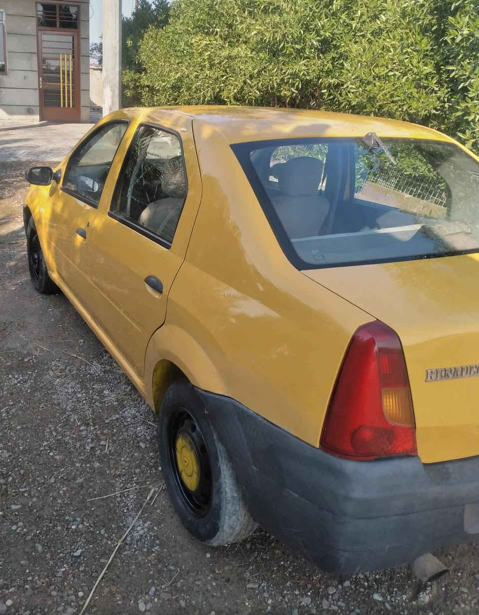 السلام عليكم
رينو لوكان 2009 بغداد 
كير ومكينة جيده 
مصفرة هيئة وغرامات 
سنوية بسمي رقم دولي 
تحويل مباشر 
سيارة جديدة وجاهزة 
تخم تاير جديد 
مدوشمة وكاملة 
السعر ٣٥$ وبيها مجال 
مكاني بغداد تاجي سبع البور

ه
***********
