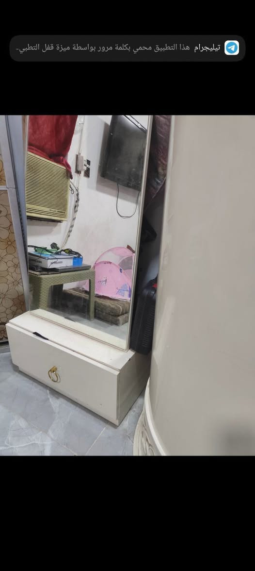 سلام عليكم للبيع غرفة نوم نضيفه ٨ قطع السعر٧٠٠ وبيها مجال العنوان النجف ***********
