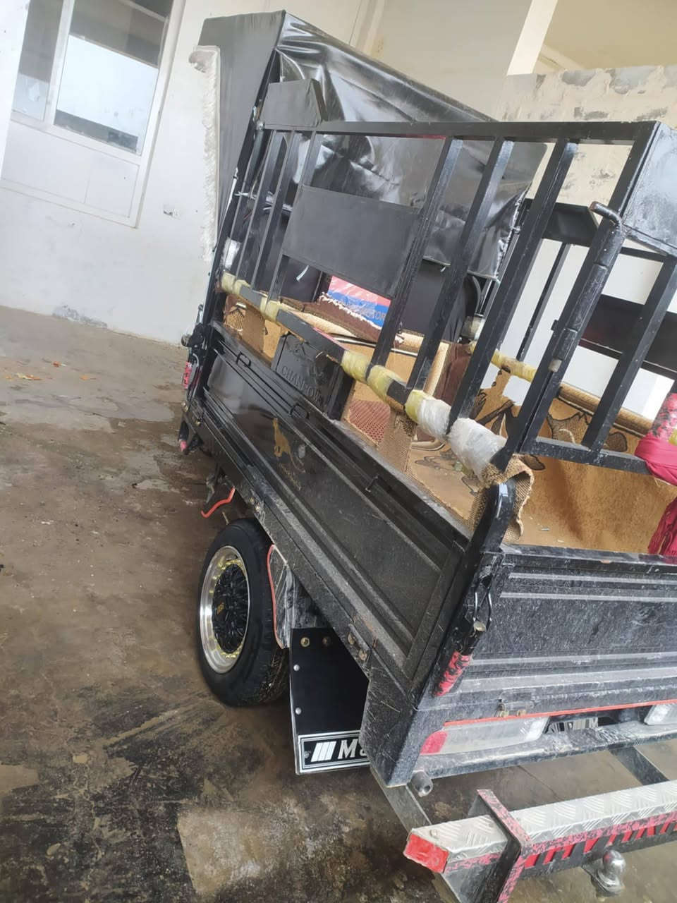 بەناوی خوای گەورە
ئەم گولە بۆ فرۆشتن

مالەکە خۆی دیارە وەسفی ناوی

مەکینەی 200

شوێن کەلار

هی من نییە تەلەفون بکە بۆ خاوەنی

سعری 2350

***********
