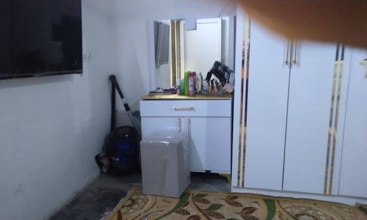 غرفة نوم اخو الجديد للبيع مستخدم شي قليل السعر 550وبي مجال اتصل عالرقم ***********
