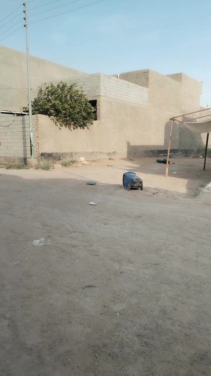 دار لبيع المساحه ٢٠٠ م الرمادي ٧كيلو قرب معارض السيارات خلف جامع اخوه صالحين قريب من الشارع سايدين السعر ٨٥ مليون بيت جاهز لسكن التحويل ثاني يوم شرط


**إذا كنت صاحب هذا الإعلان وتريد حذفه لأي سبب، رجاءا أرسل رسالة إلى الدعم الفني**