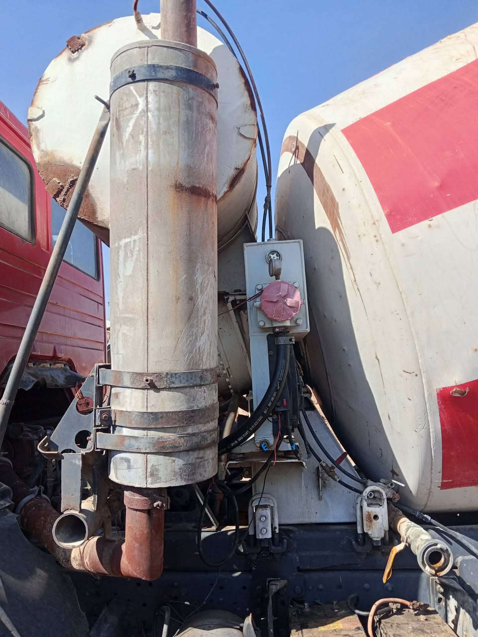 للبيع فقط جدر خباطه مال البي كرواتي8متر جديد جاهز هوه ومضخاته ما بيه اي نقص (سعر ١٦) مكان العماره
***********
