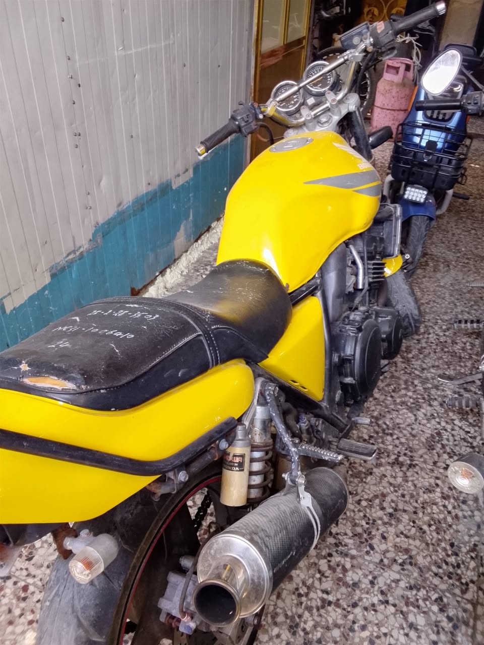 Cb400 جيل الثاني
دراجه زيرو ماشيه بس 12 الف دراجه قاصه قص من خارج دراجه ما بيه نقص برغي ابد دراجه شلعه ومعدل مخيف صالنصات كاربون فايبر دراجه معتني بيه اعتناء مخيف دهن موتل وبانزين محسن دراجه عارضه ب24 ورقه أوراقه موجوده عنواني دوره ابو دشير ***********واتساب
***********رصيد
