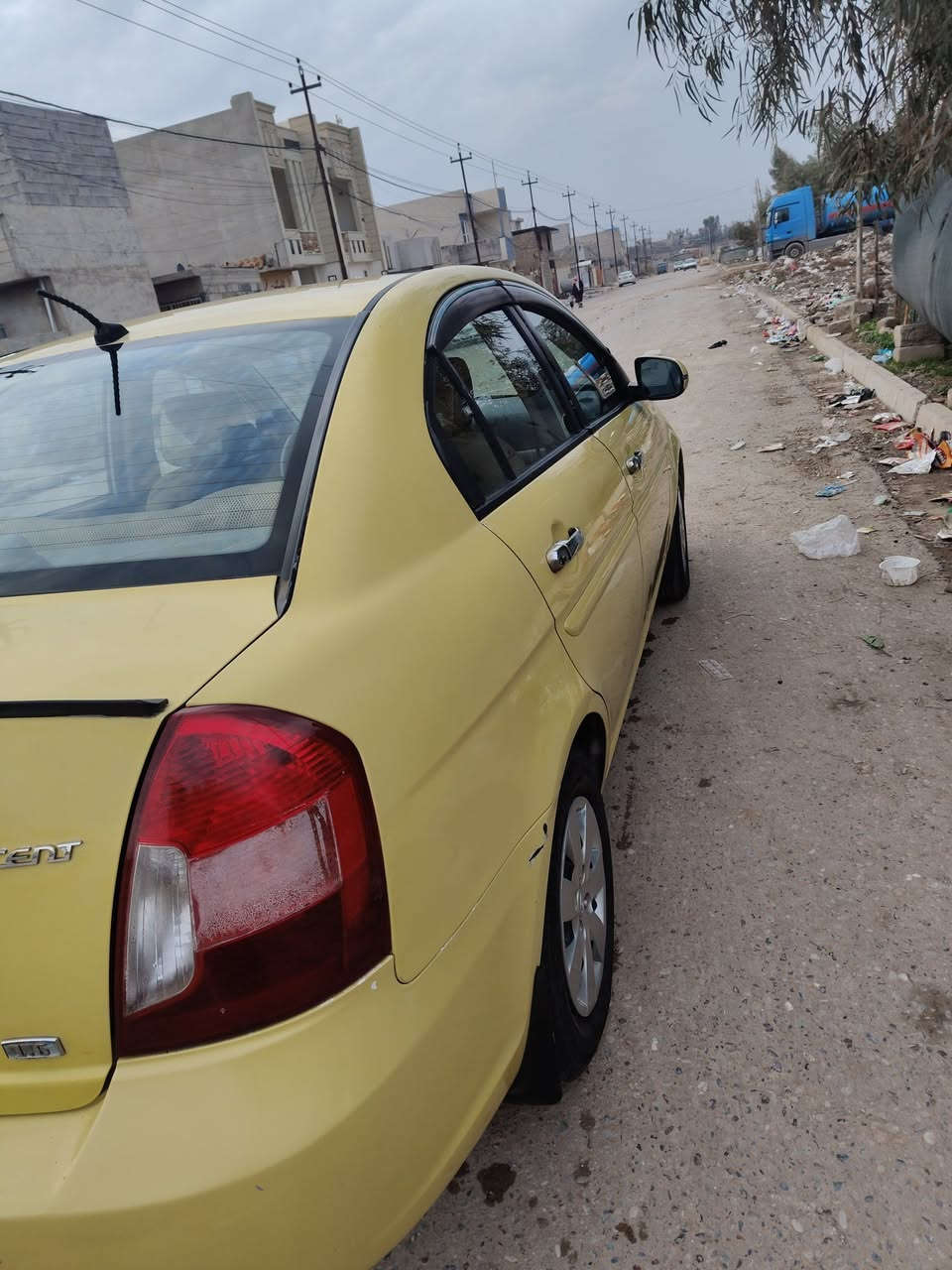السلام عليكم 
اكسنت 2011 
محرك 1600 
بدون ضرر ومصبوغه مره وحده 
قفل مركزي 
تبريد ثلج 
تواير جدد 
السعر 100 وبيها مجال حك الجيه 
***********
