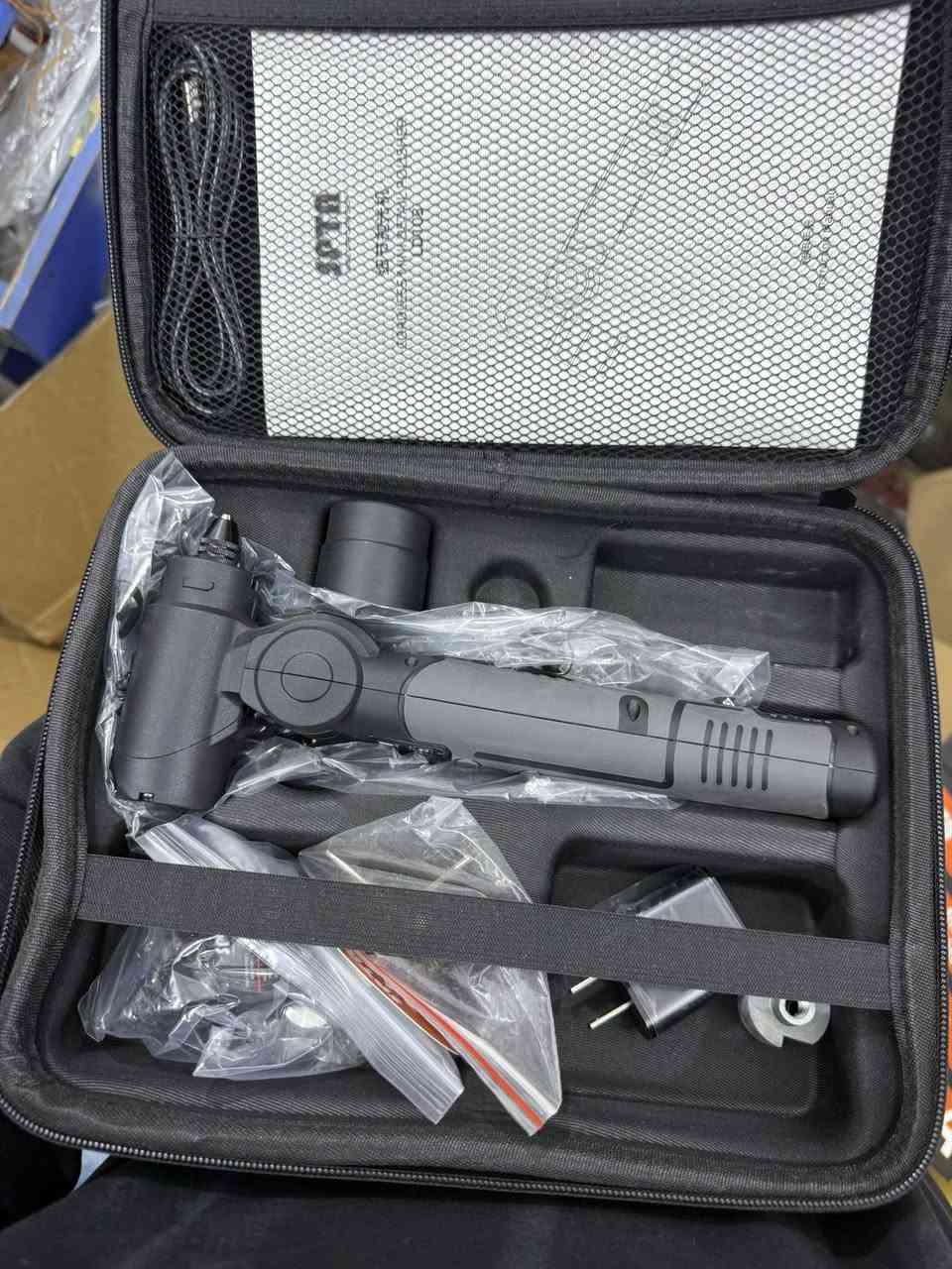 جهاز بوليش ماركة spta

نوع الجهاز: ملمع لاسلكي صغير (Cordless Mini Detail Polisher).
البطارية: يعمل ببطارية ليثيوم بجهد 3.7 فولت وسعة 4000 مللي أمبير.
السرعة: قابلة للتعديل وتتراوح بين 2800 إلى 5000 دورة في الدقيقة.
الوزن: خفيف جداً يزن حوالي 0.5 كجم فقط، مما يسهل استخدامه بيد واحدة.
أوضاع التشغيل: يدعم وضعين للتلميع (Dual Action - DA) و (Rotary - RO) من خلال تغيير الرأس المرفق.
السعر 75 حبايب للتواصل خاص


**إذا كنت صاحب هذا الإعلان وتريد حذفه لأي سبب، رجاءا أرسل رسالة إلى الدعم الفني**